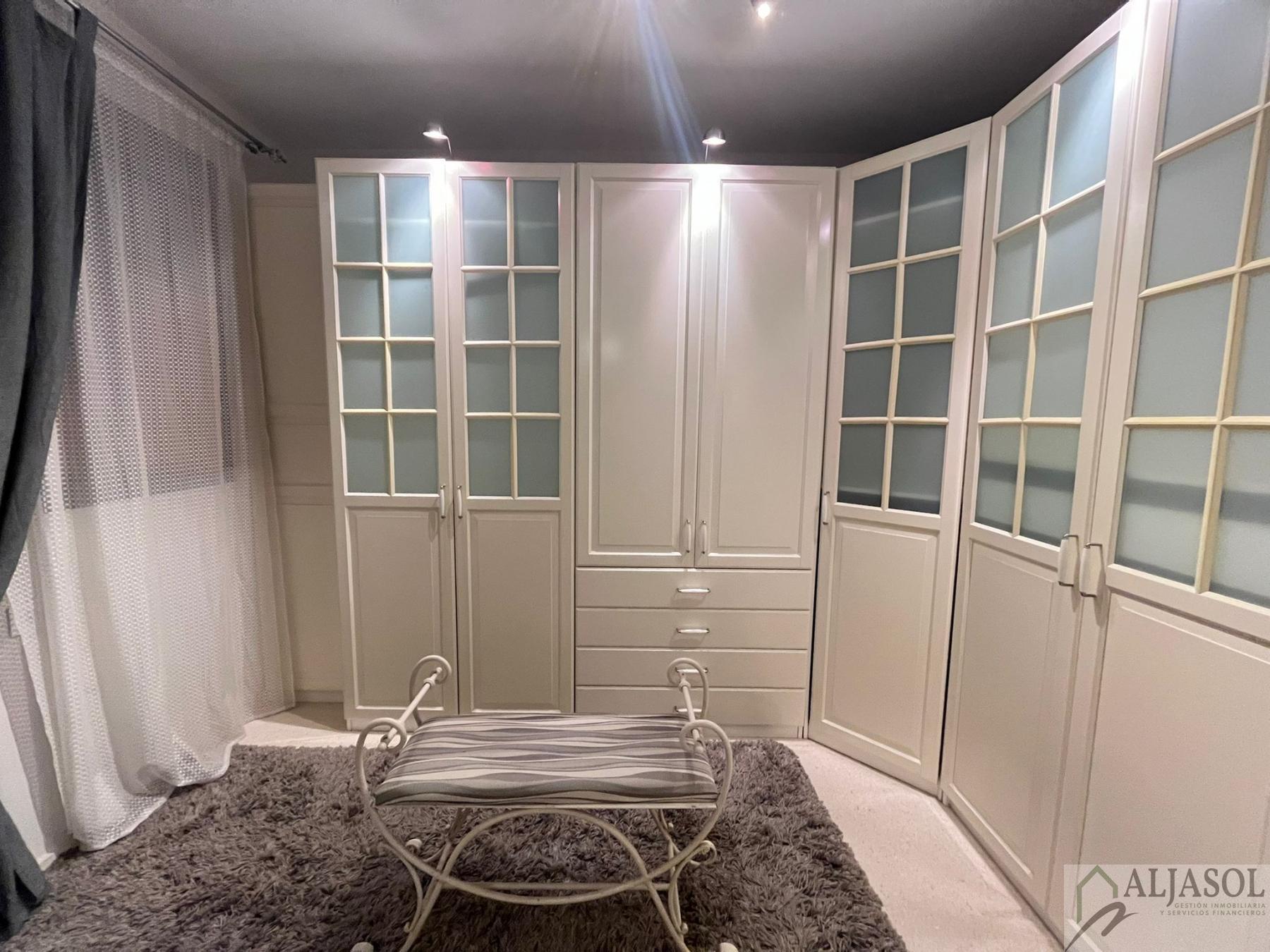For sale of flat in Mairena del Aljarafe