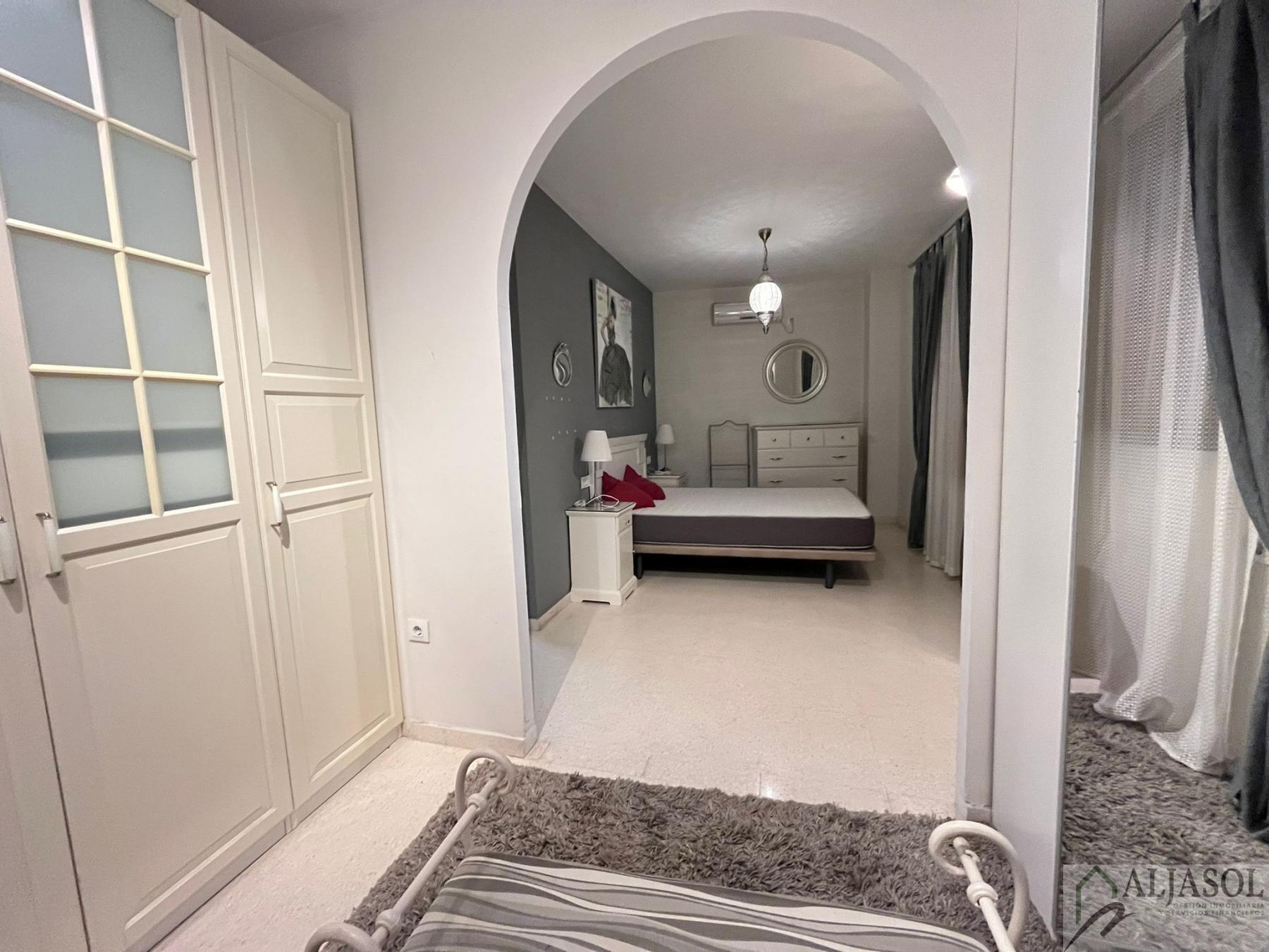 For sale of flat in Mairena del Aljarafe