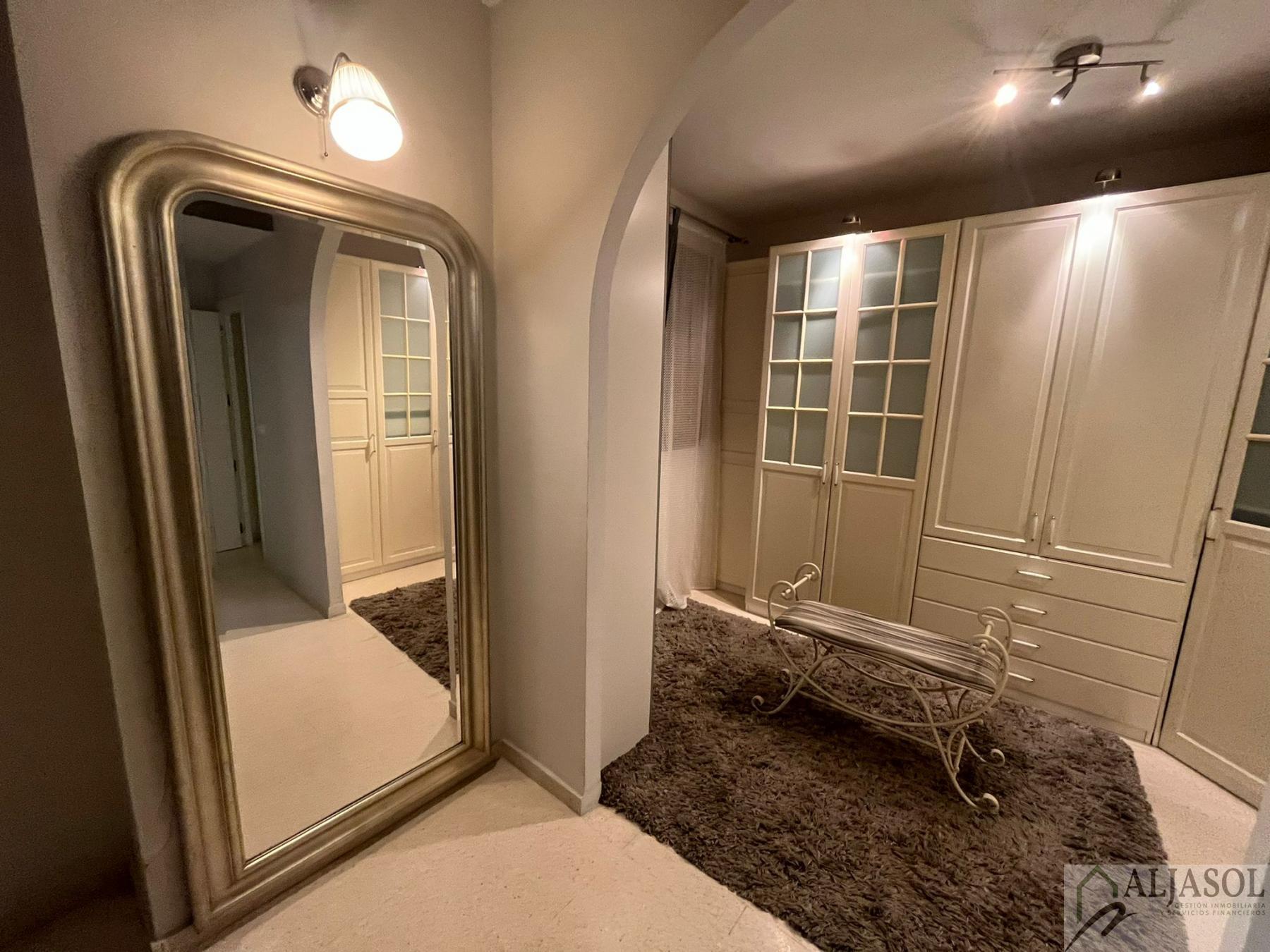 For sale of flat in Mairena del Aljarafe