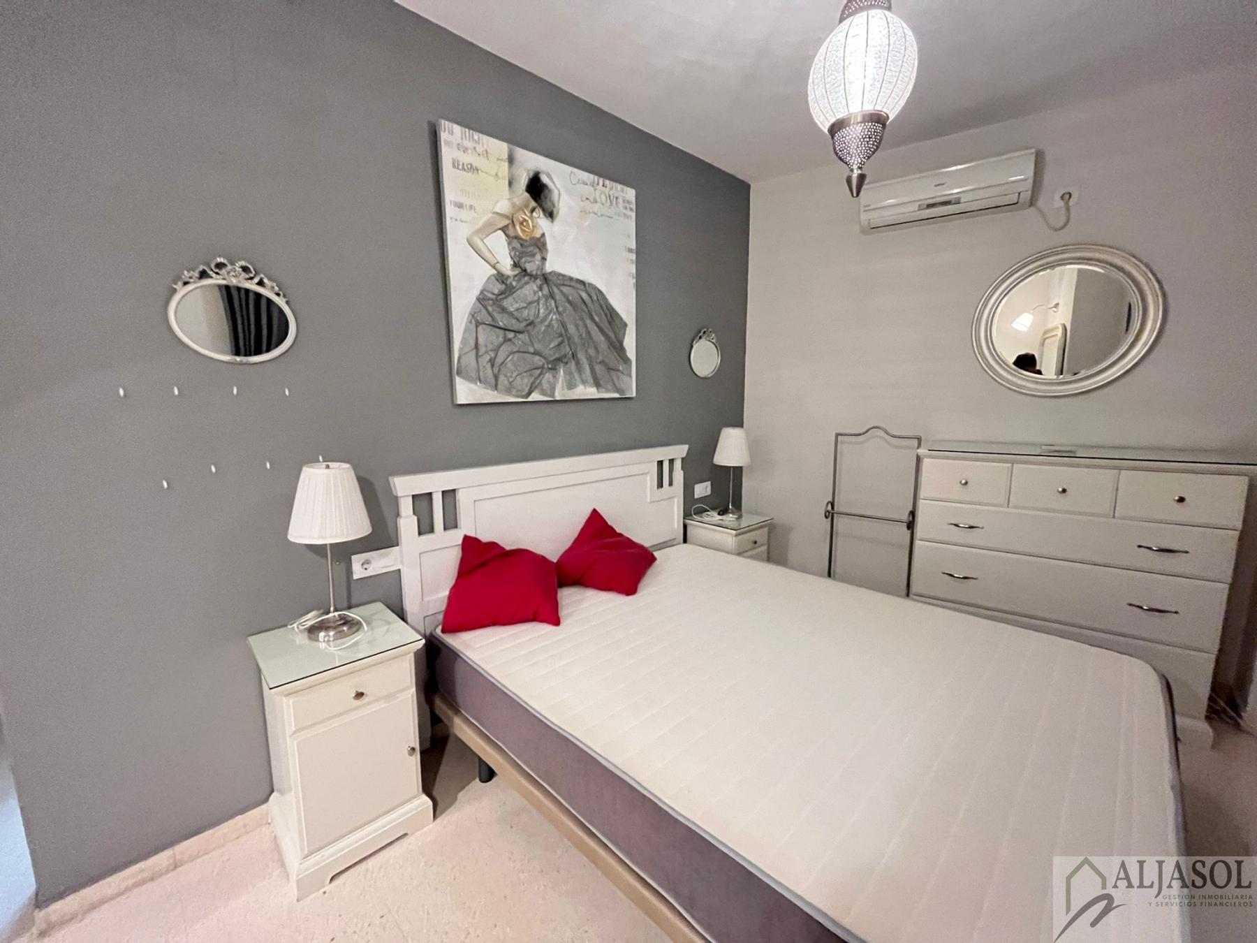 For sale of flat in Mairena del Aljarafe