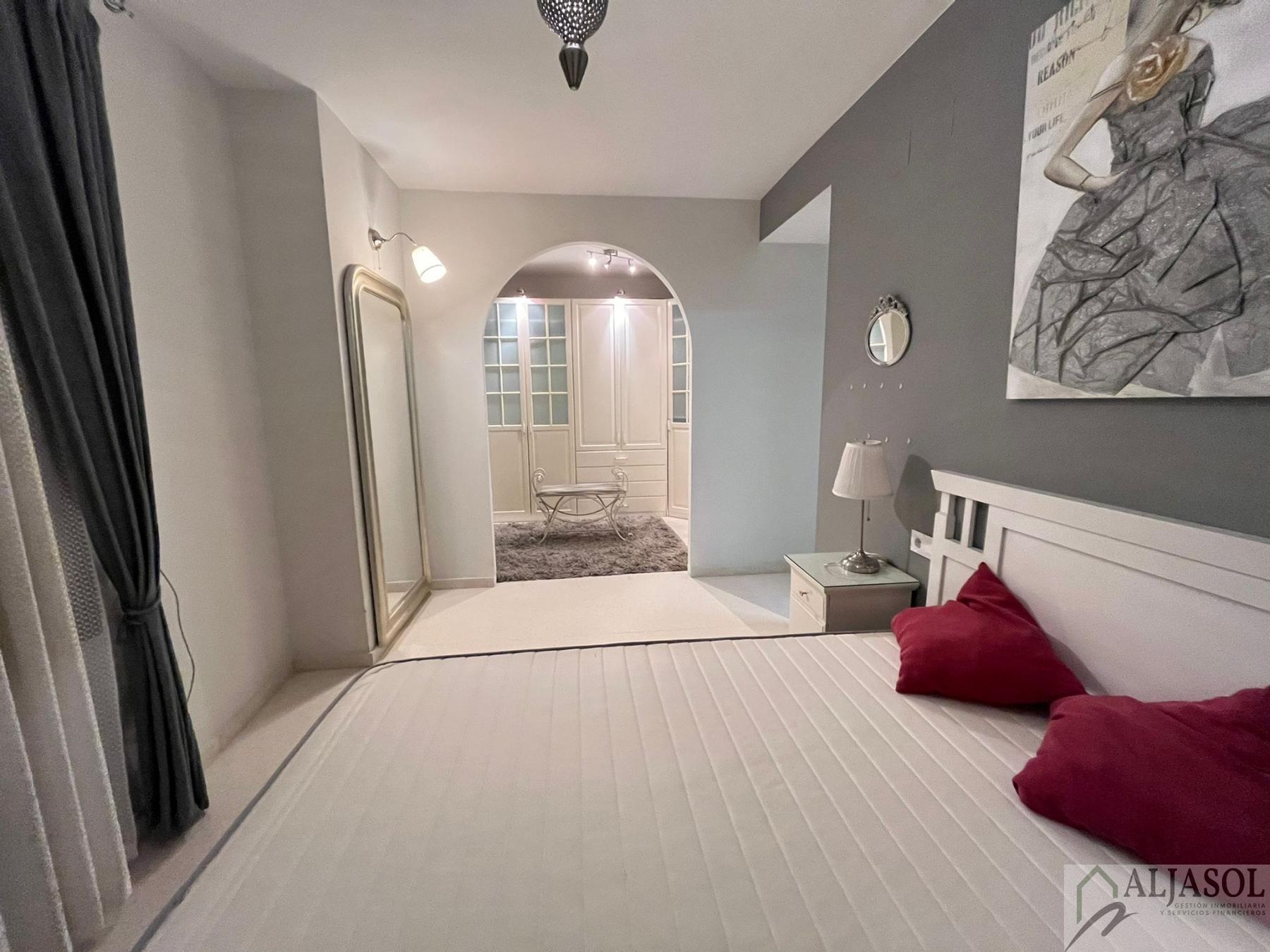 For sale of flat in Mairena del Aljarafe