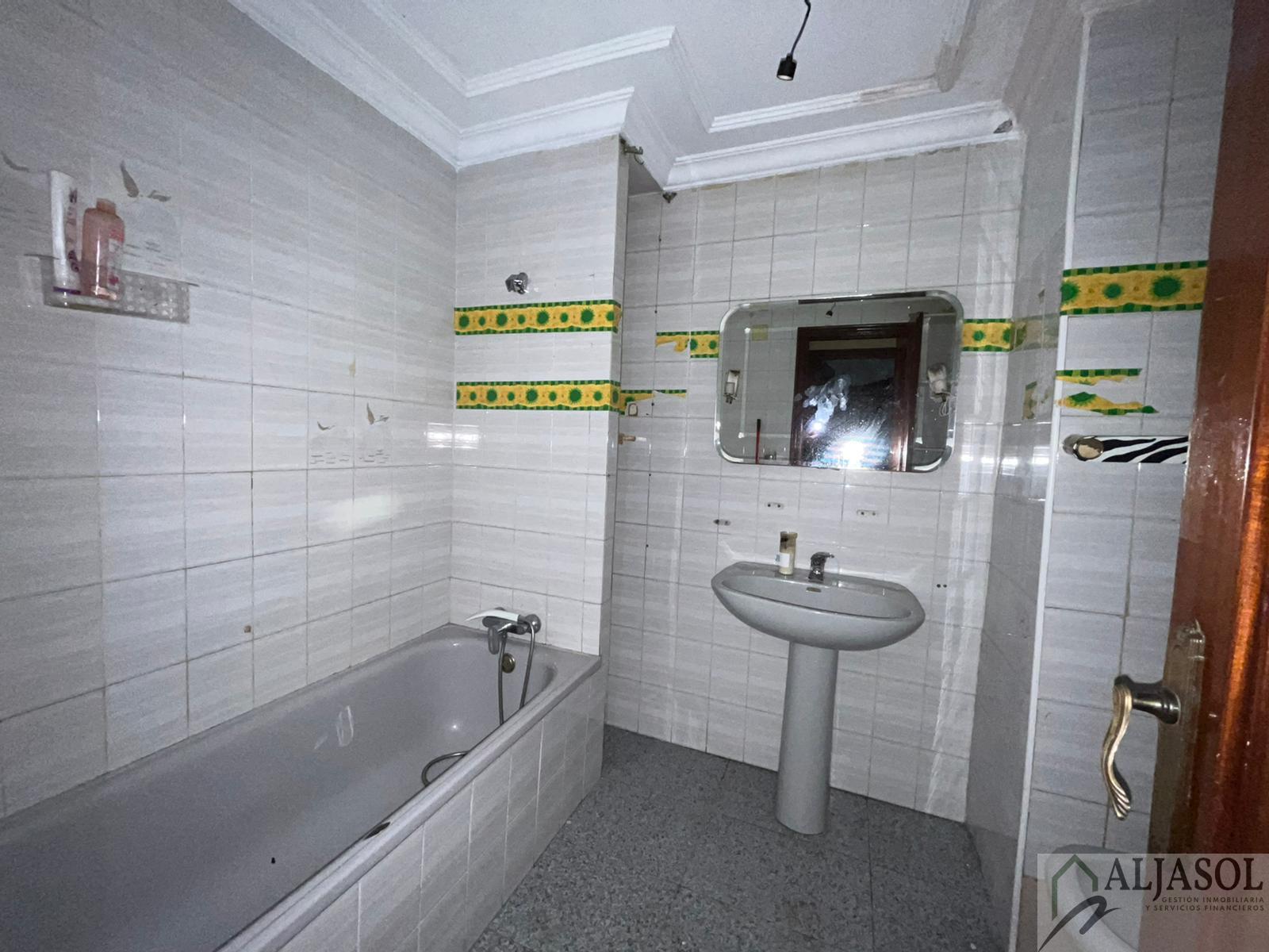 For sale of flat in Castilleja de la Cuesta