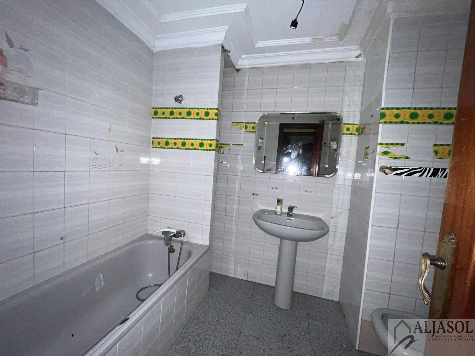 For sale of flat in Castilleja de la Cuesta