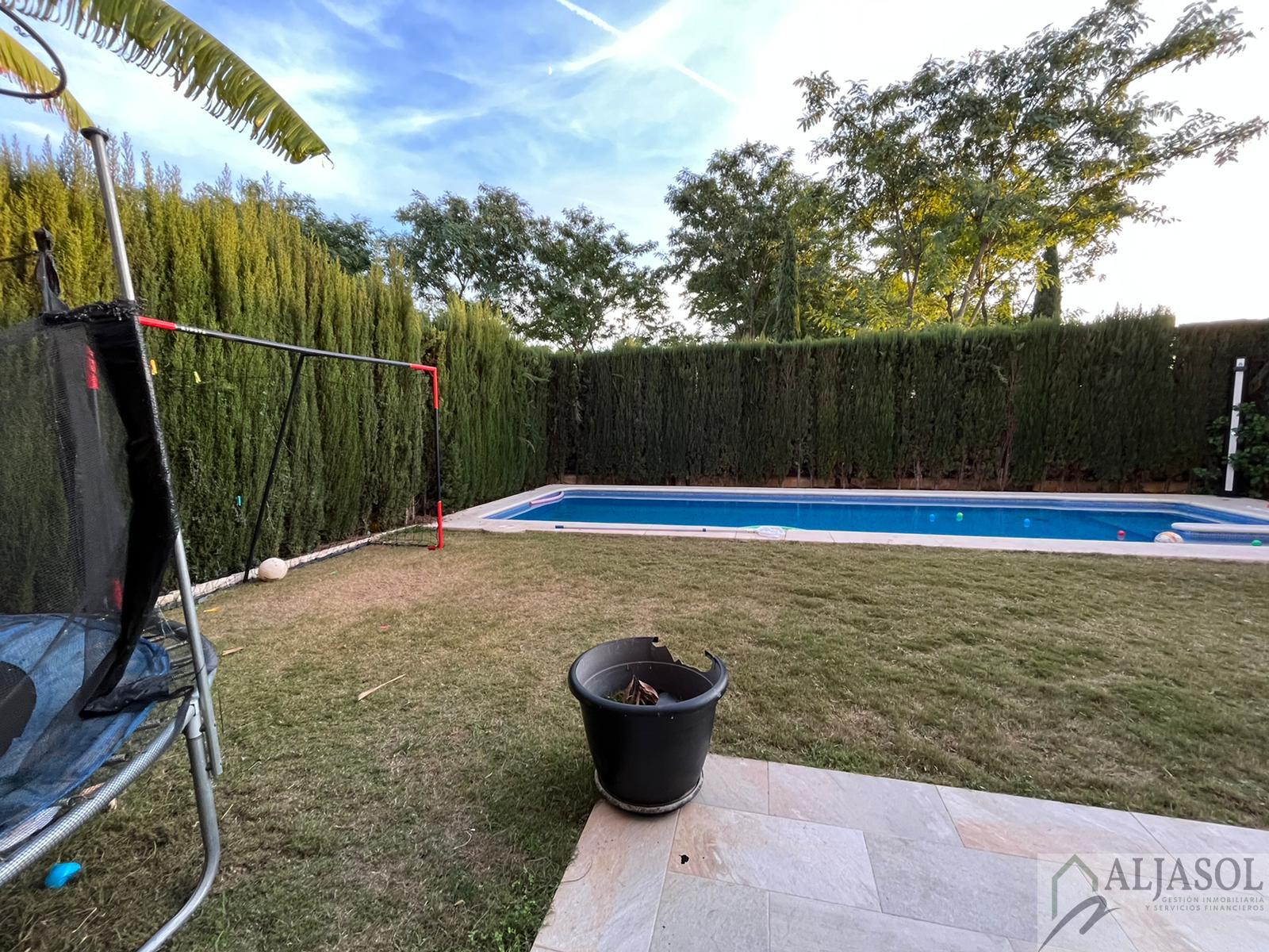 For sale of chalet in Espartinas