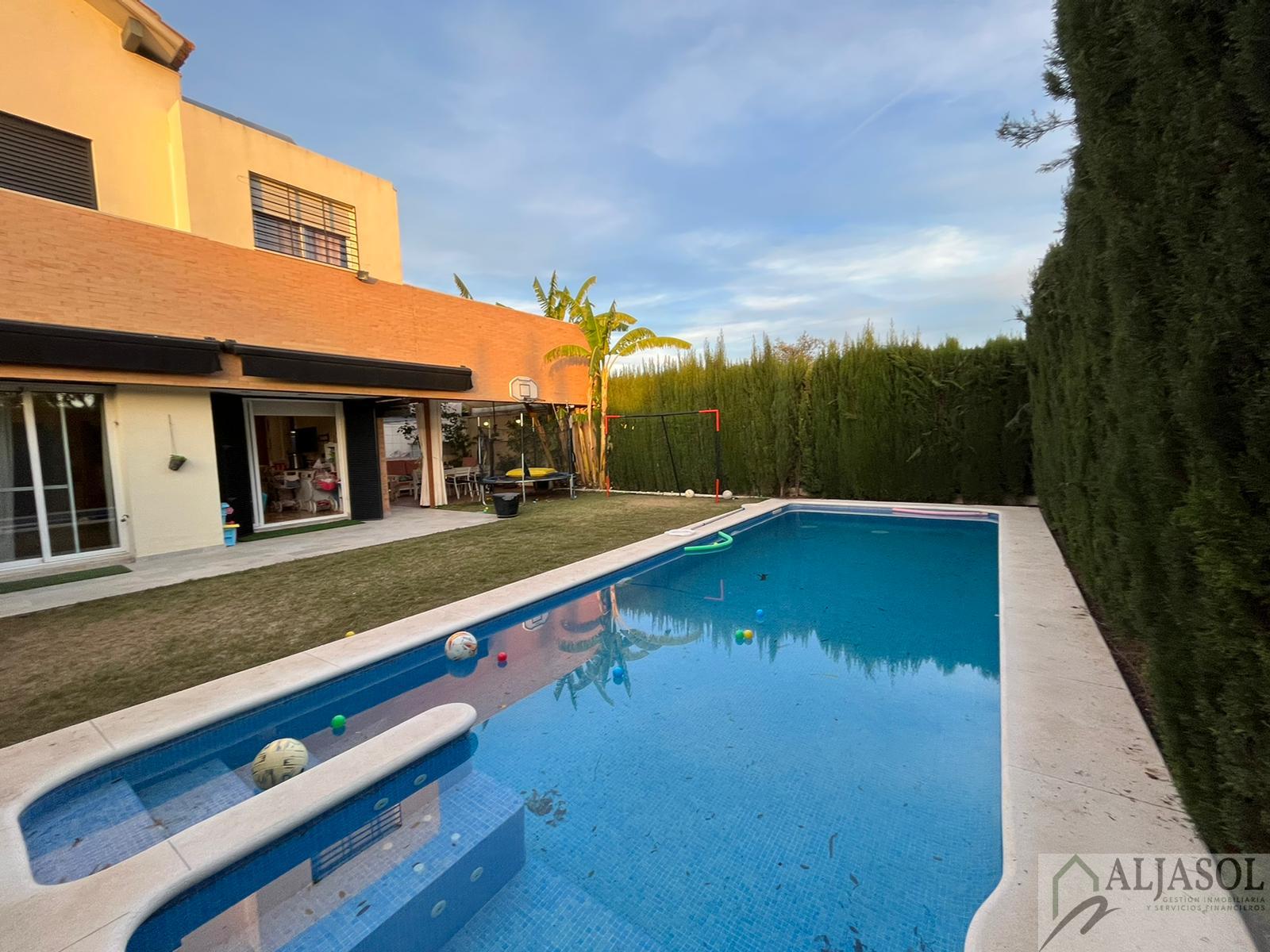 For sale of chalet in Espartinas