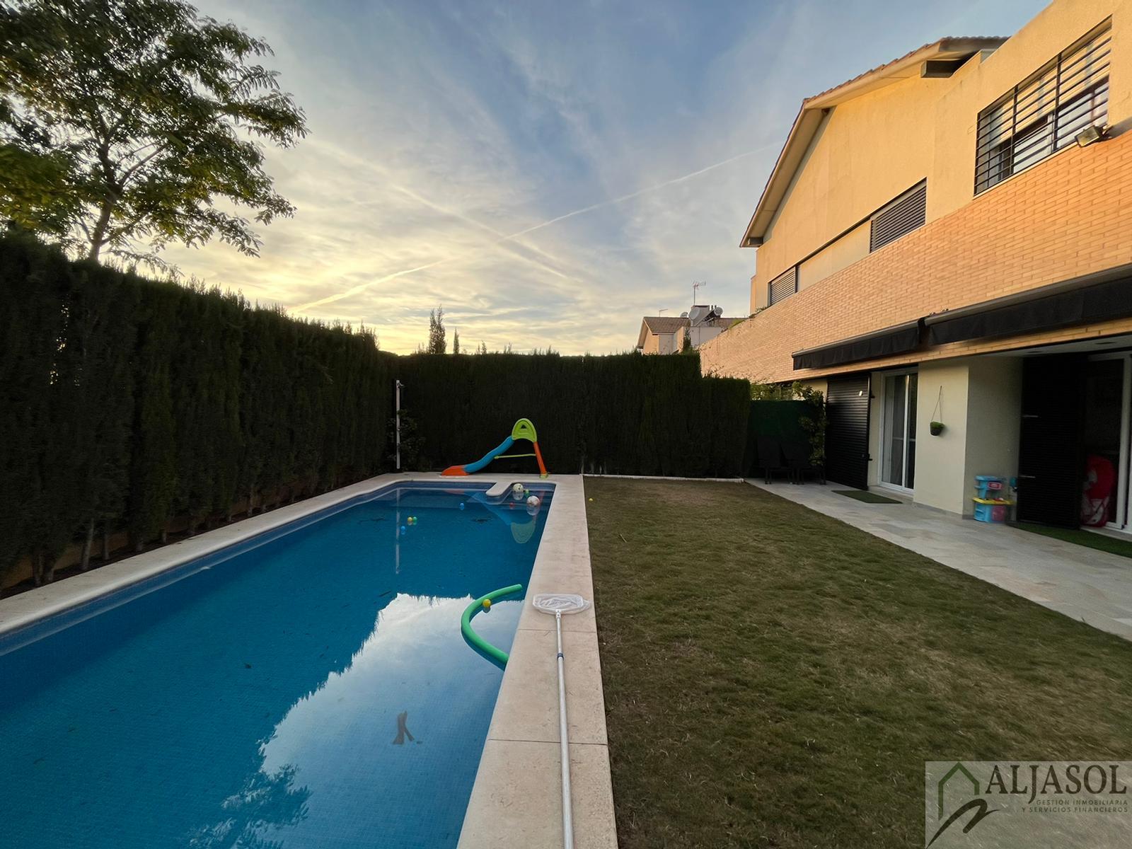 For sale of chalet in Espartinas