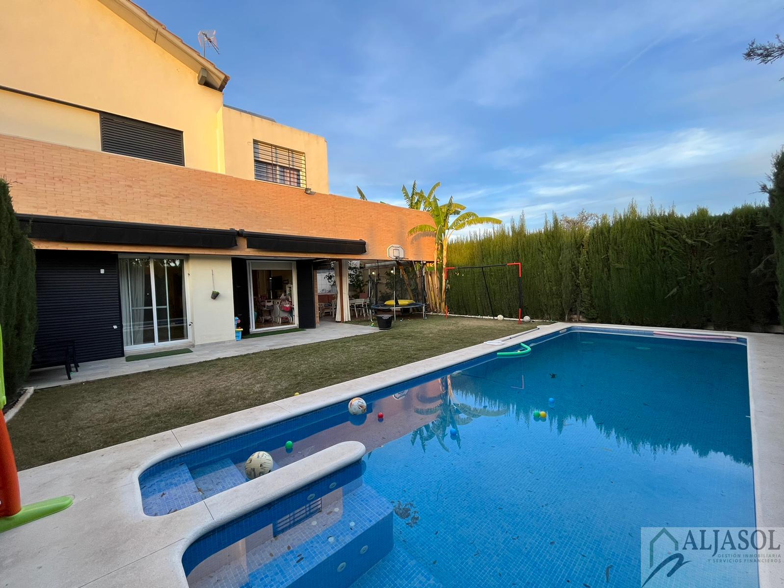For sale of chalet in Espartinas