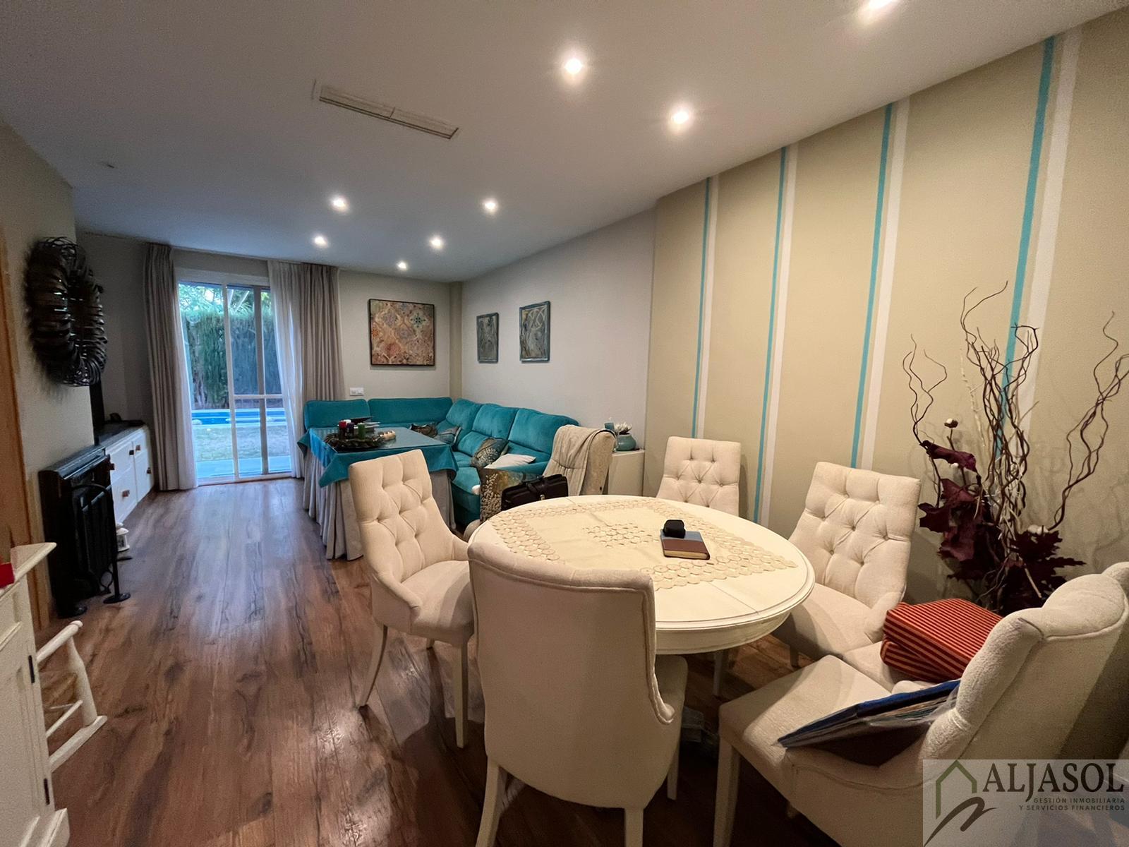For sale of chalet in Espartinas