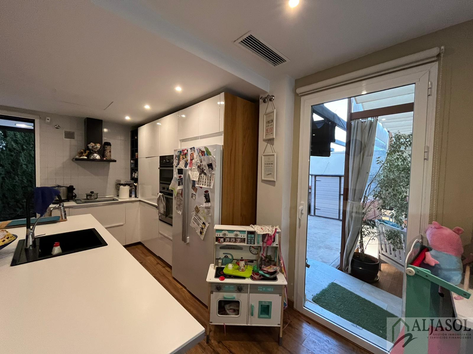 For sale of chalet in Espartinas
