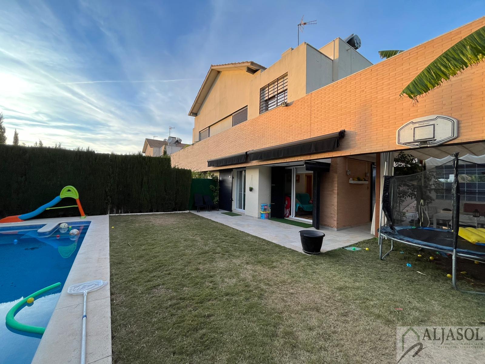 For sale of chalet in Espartinas