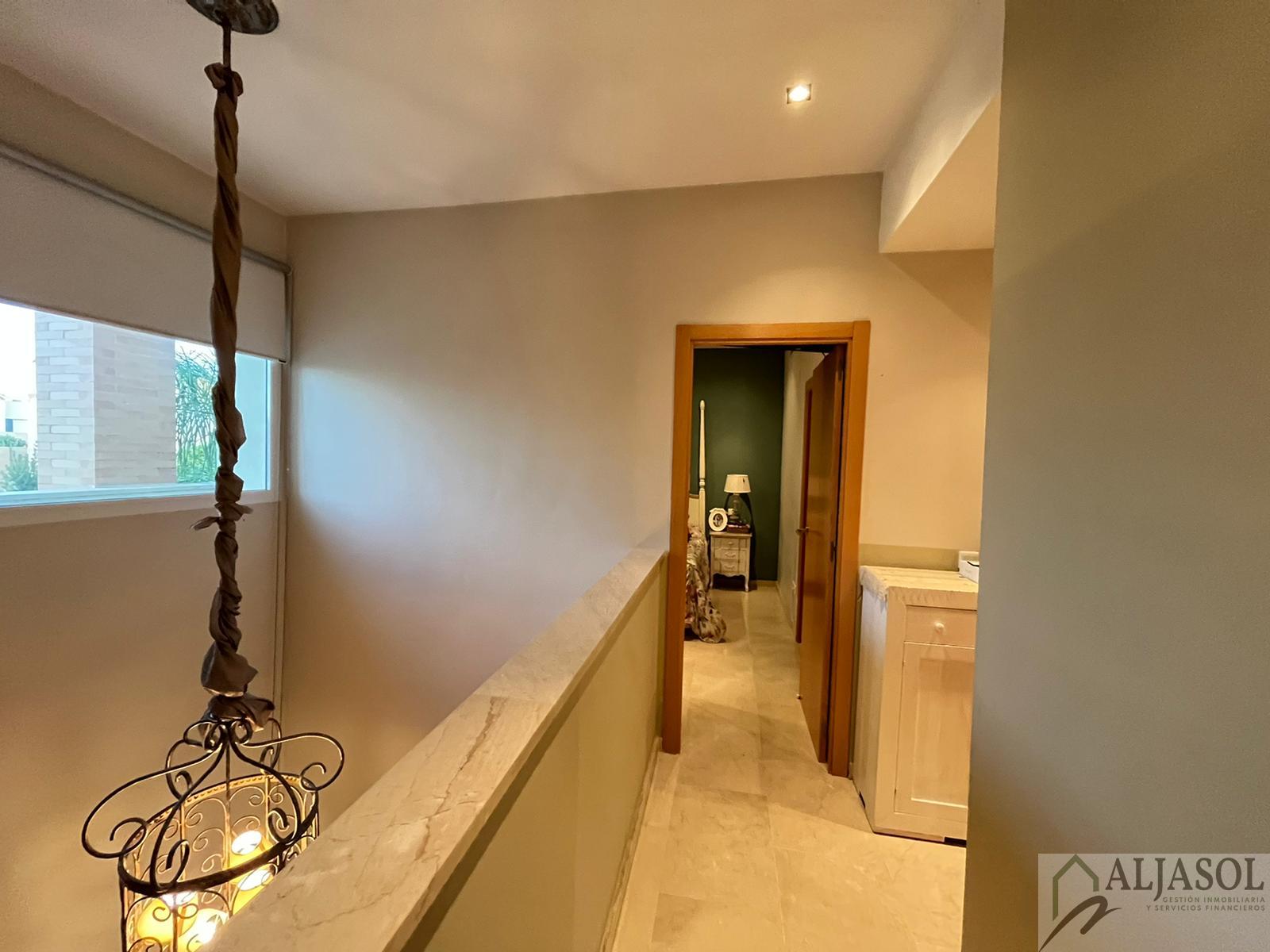 For sale of chalet in Espartinas