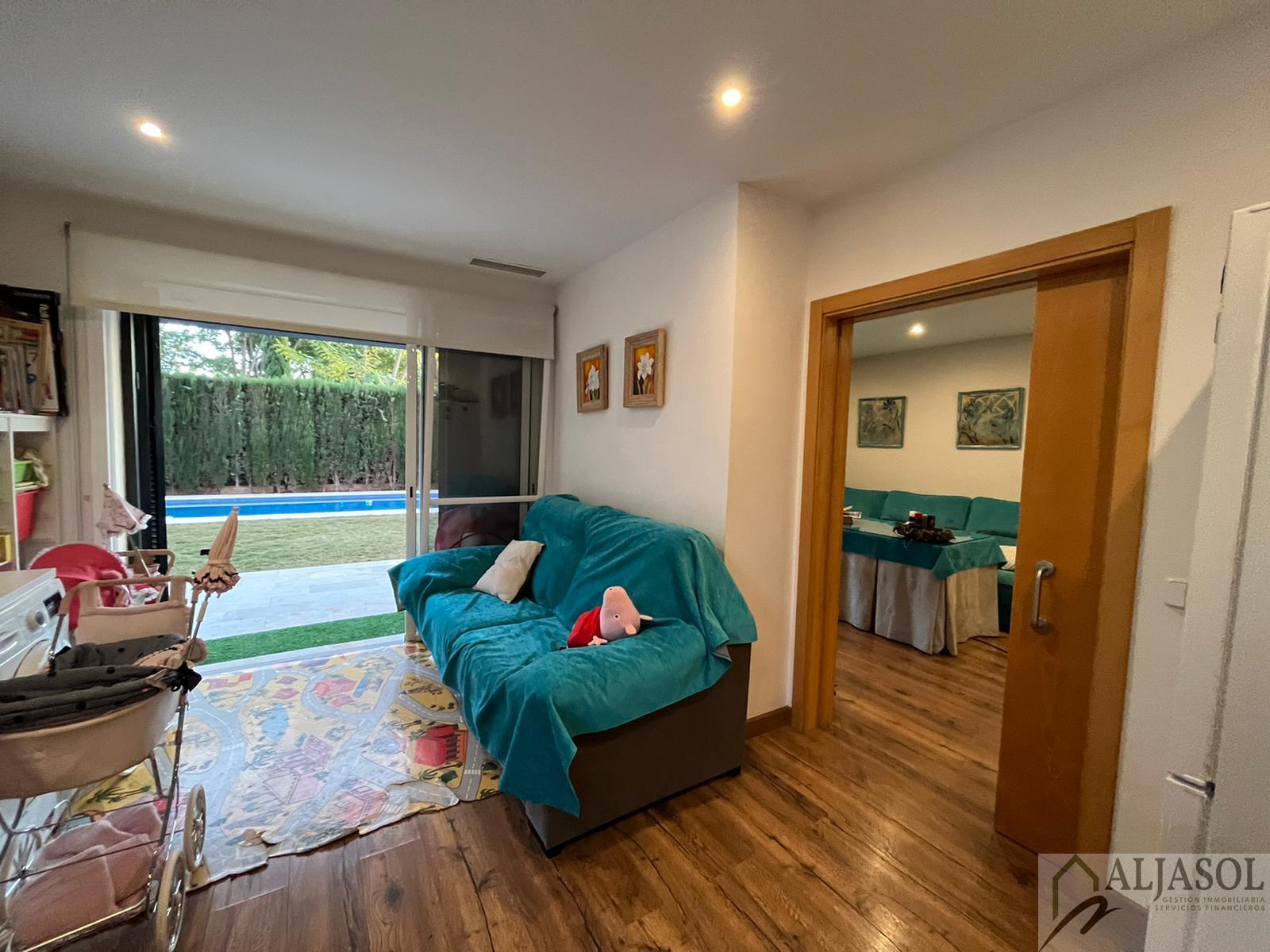 For sale of chalet in Espartinas