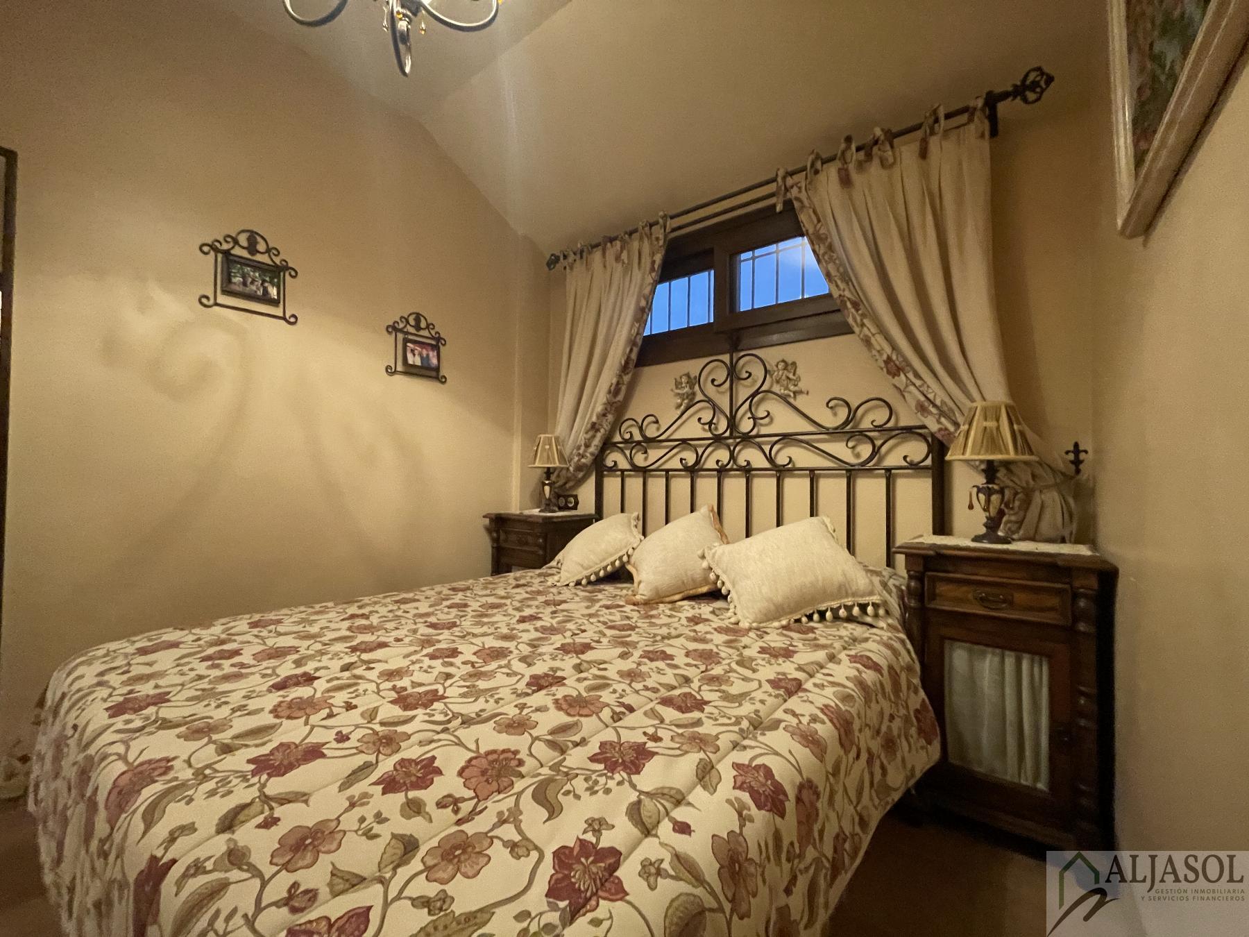 For sale of house in Coria del Río