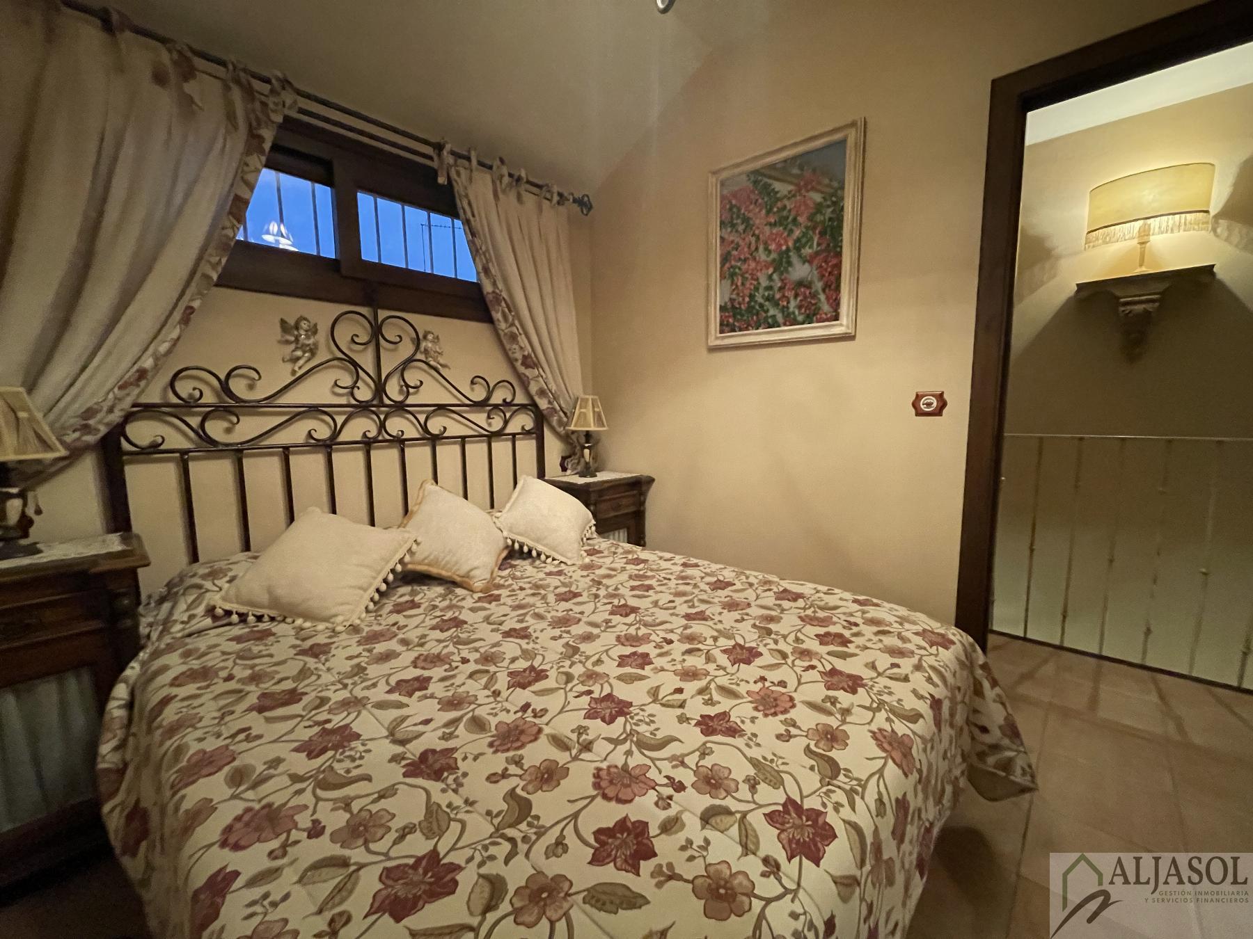 For sale of house in Coria del Río