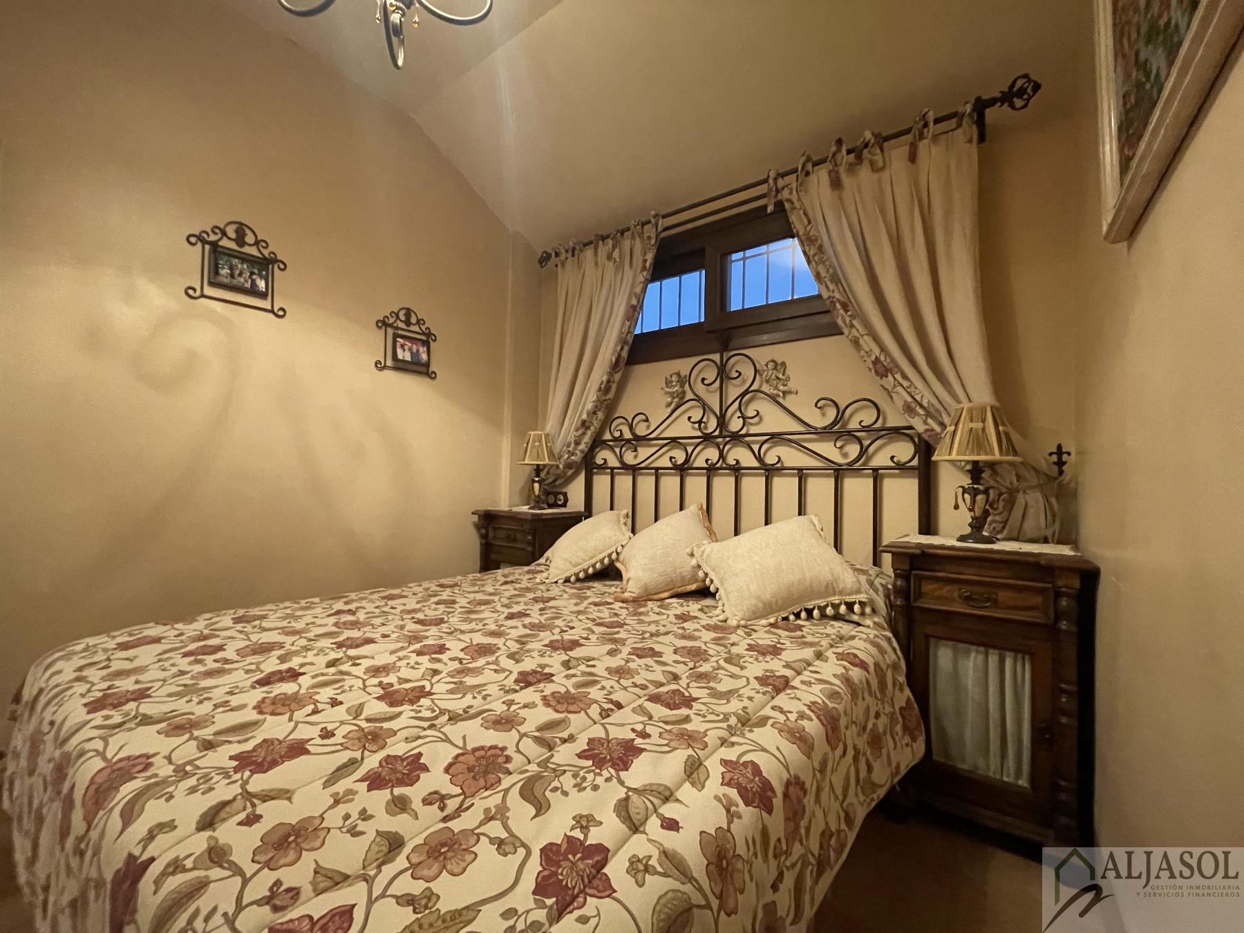 For sale of house in Coria del Río