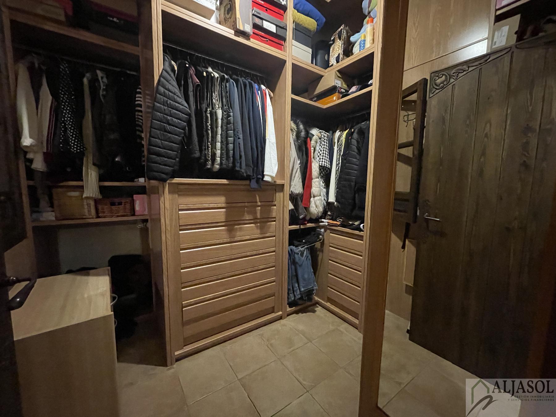 For sale of house in Coria del Río