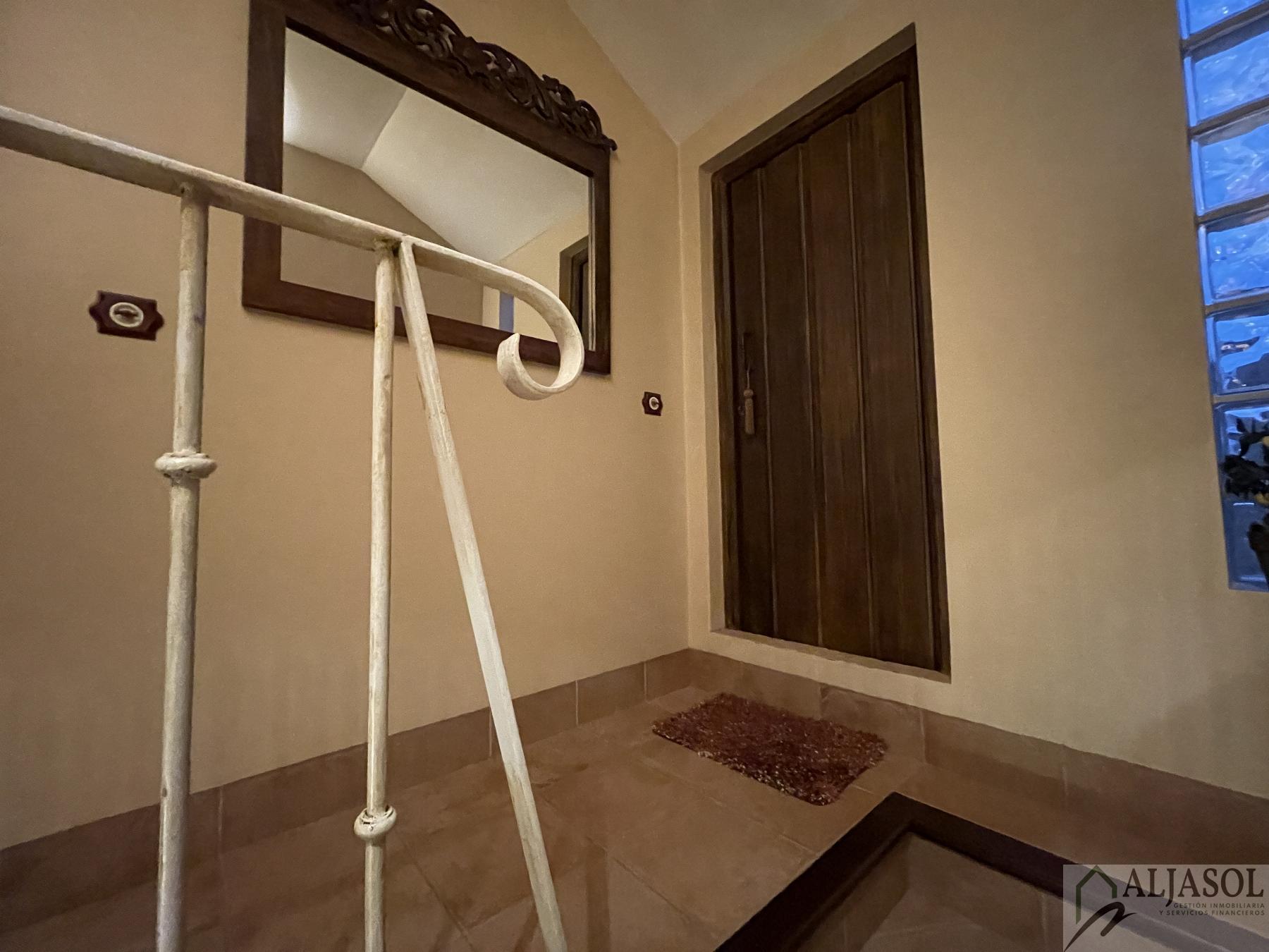 For sale of house in Coria del Río