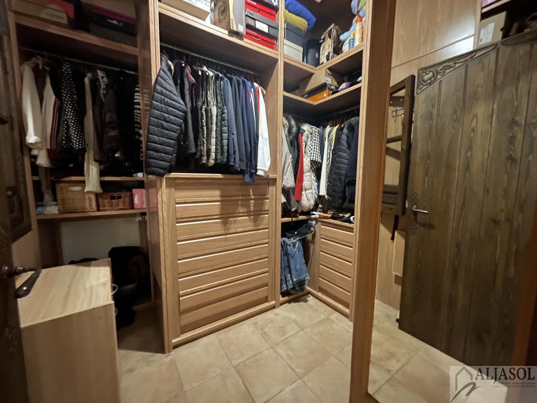 For sale of house in Coria del Río