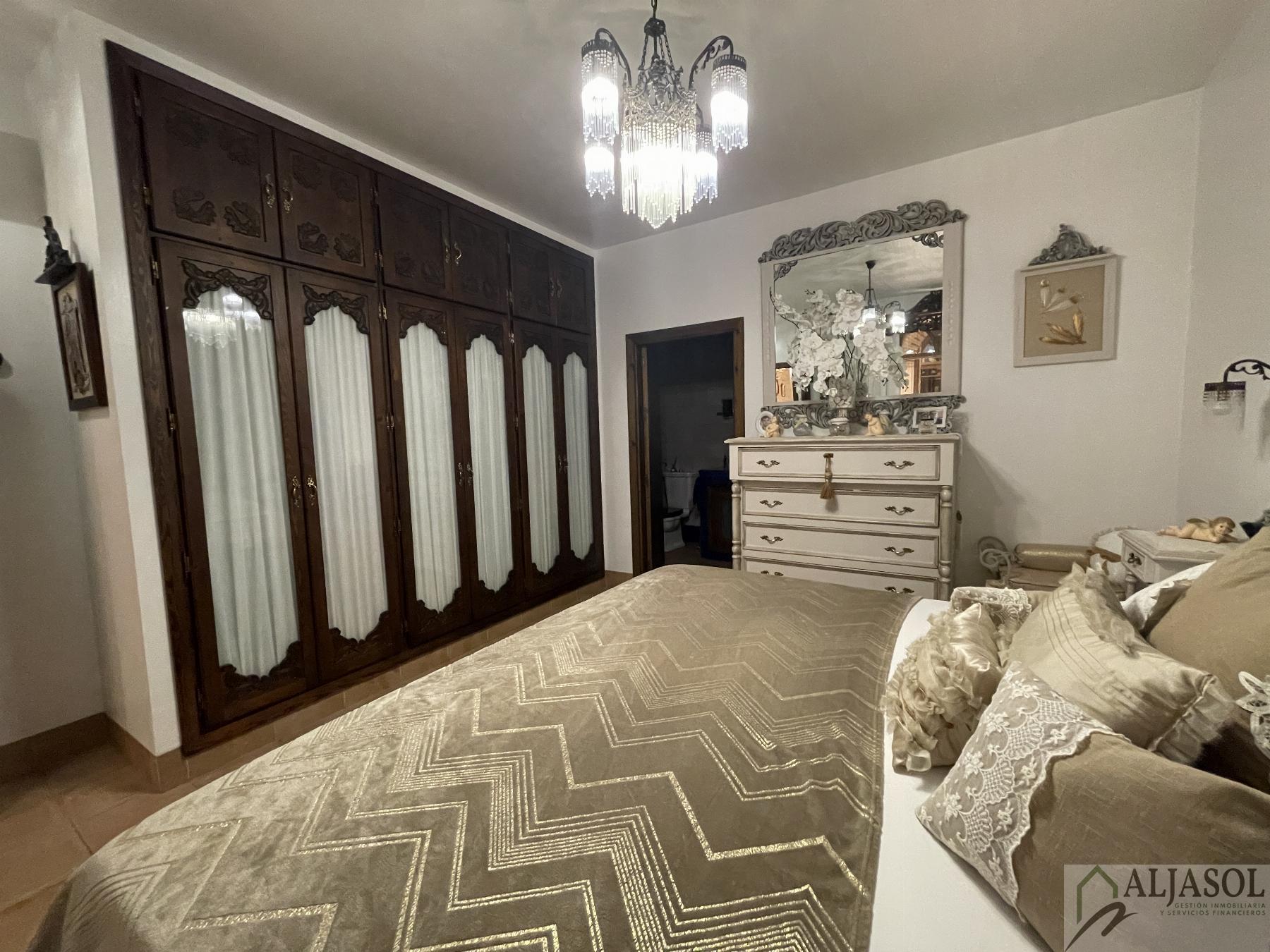 For sale of house in Coria del Río