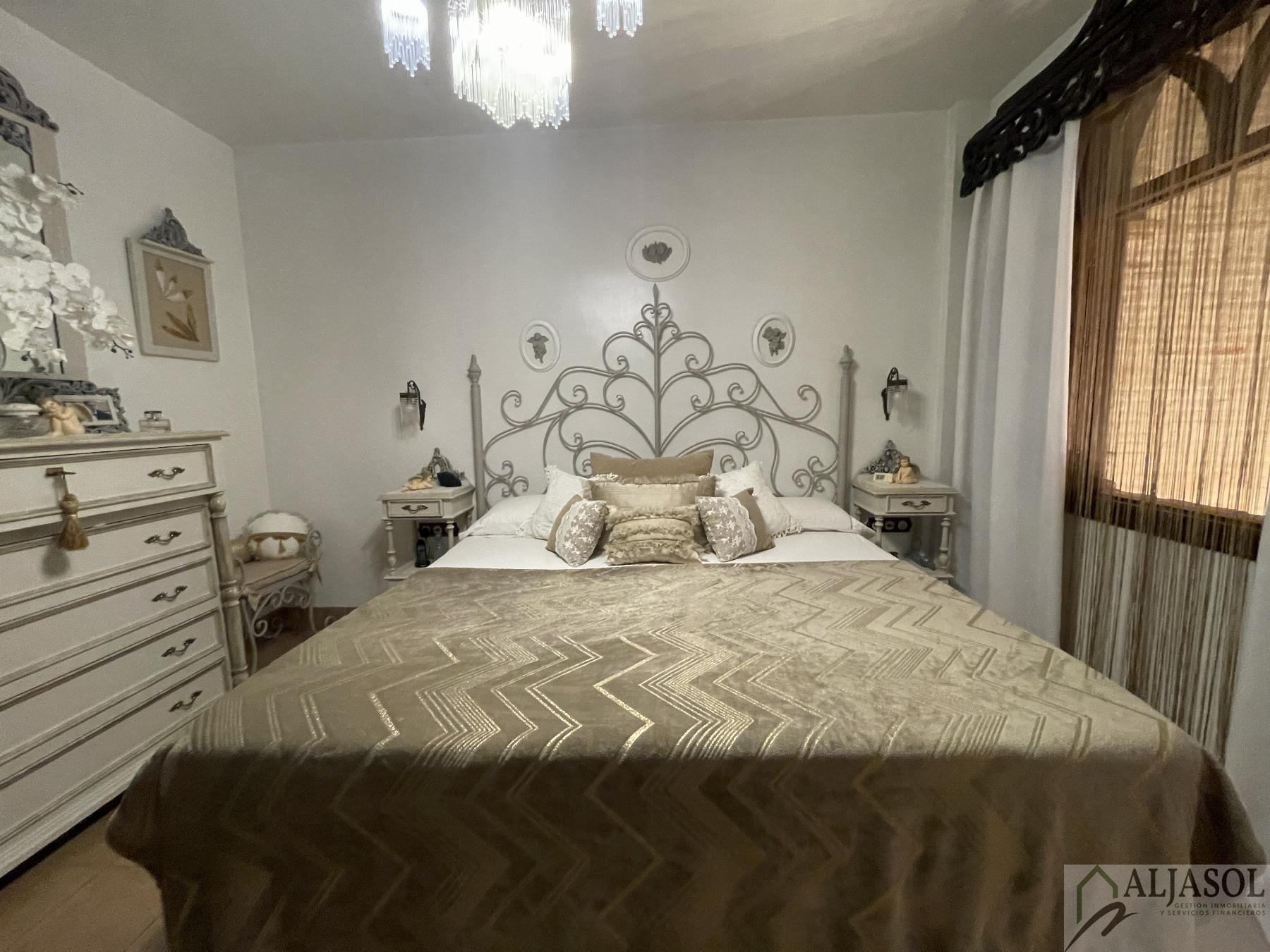 For sale of house in Coria del Río