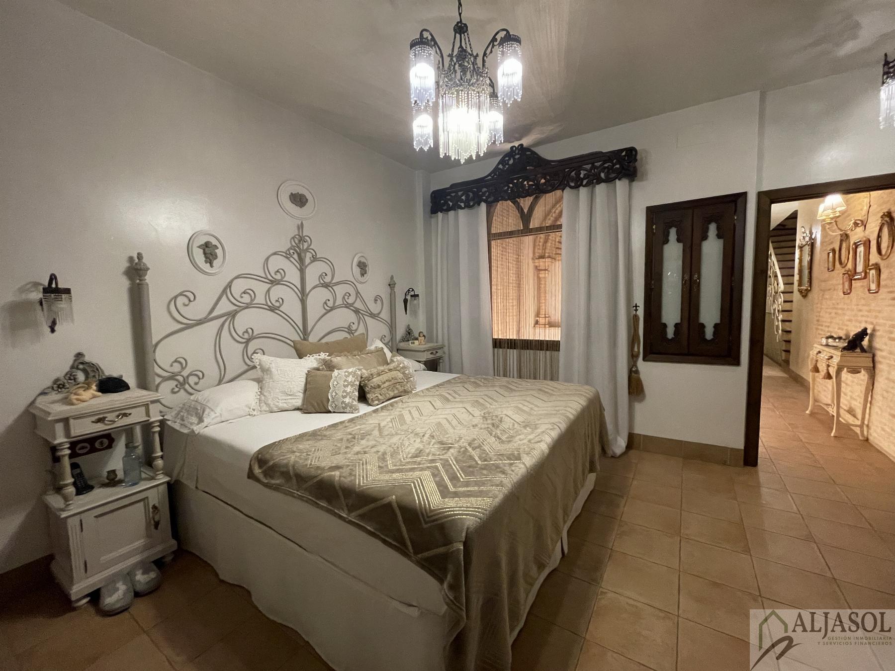 For sale of house in Coria del Río