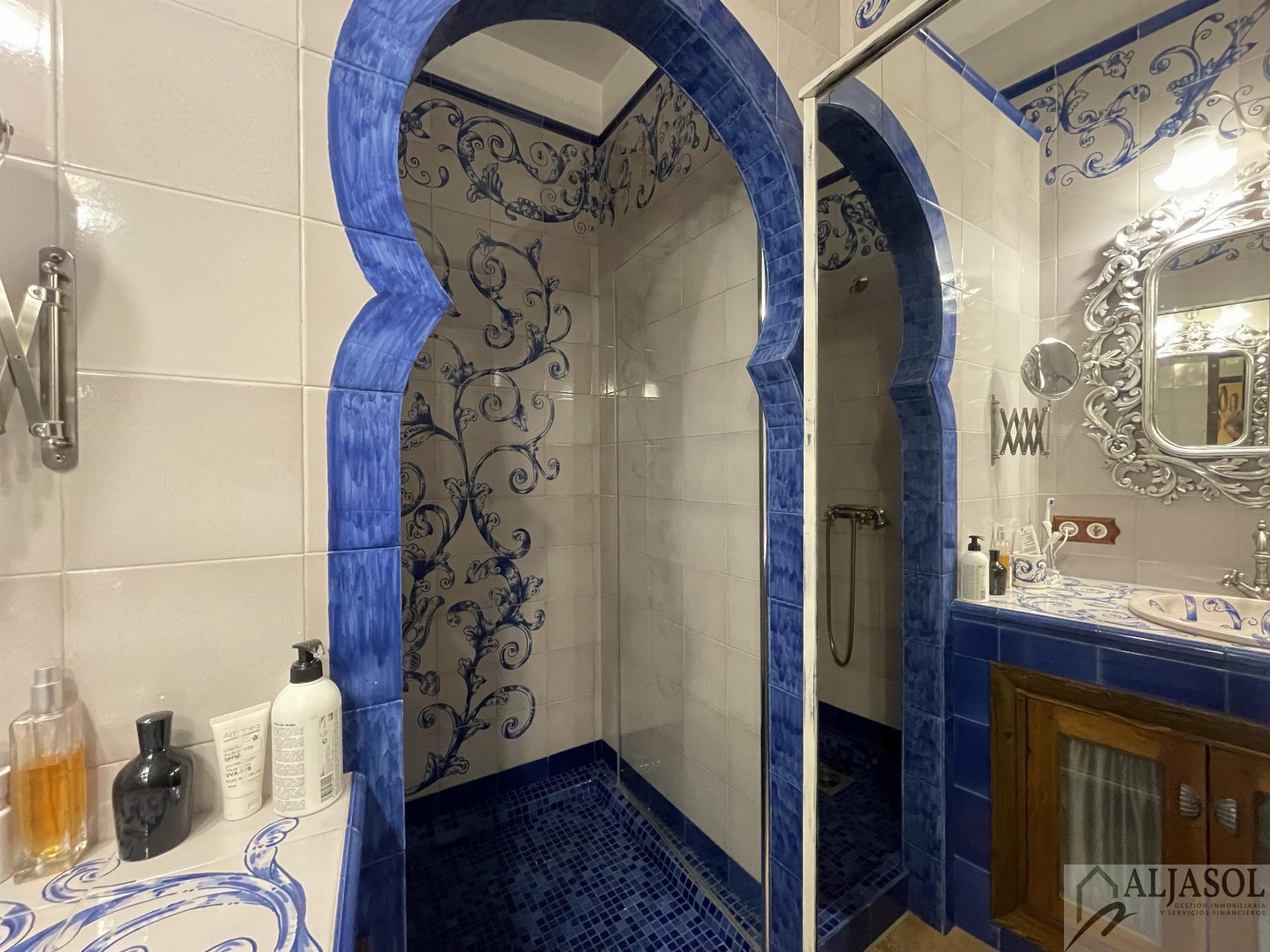 For sale of house in Coria del Río