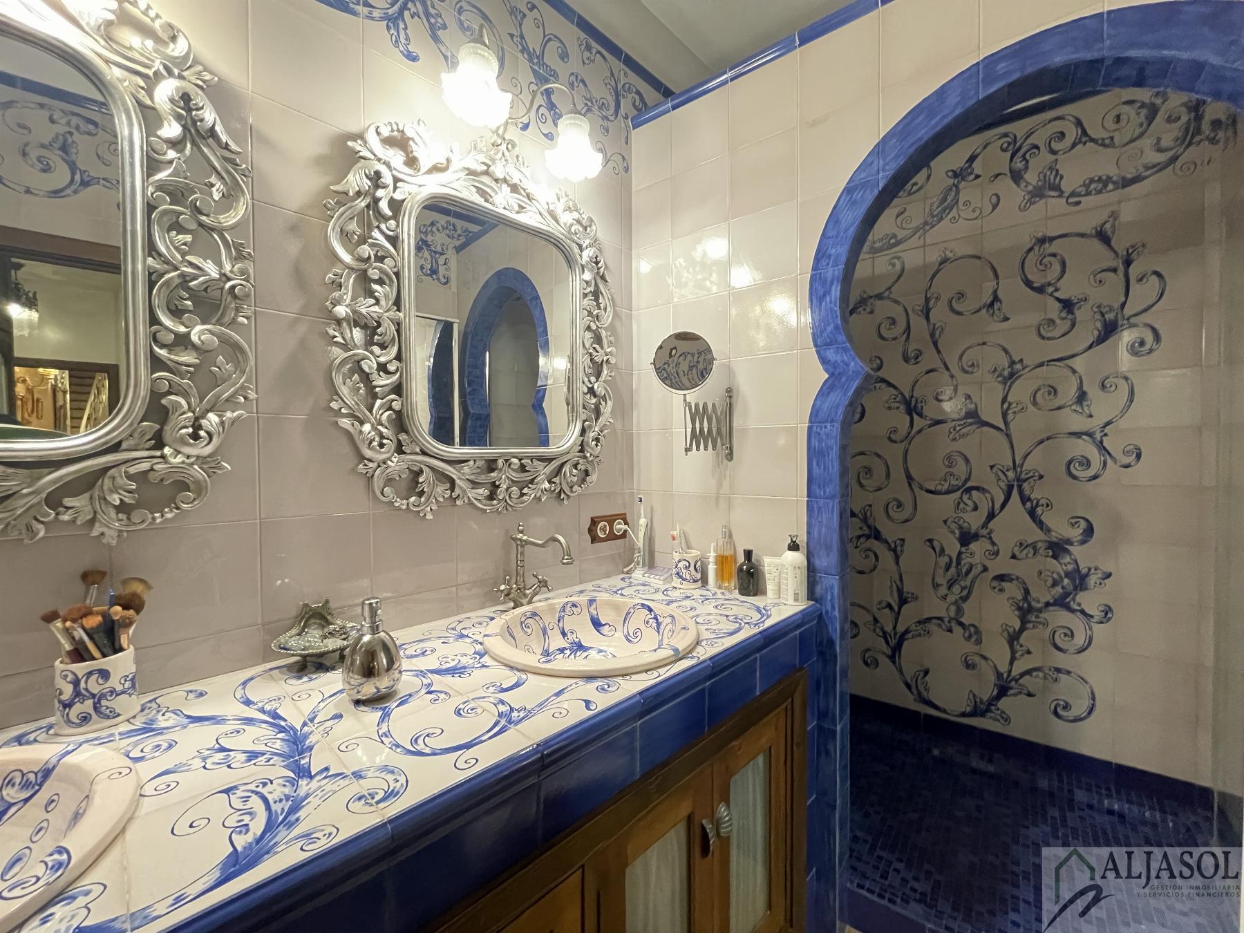For sale of house in Coria del Río