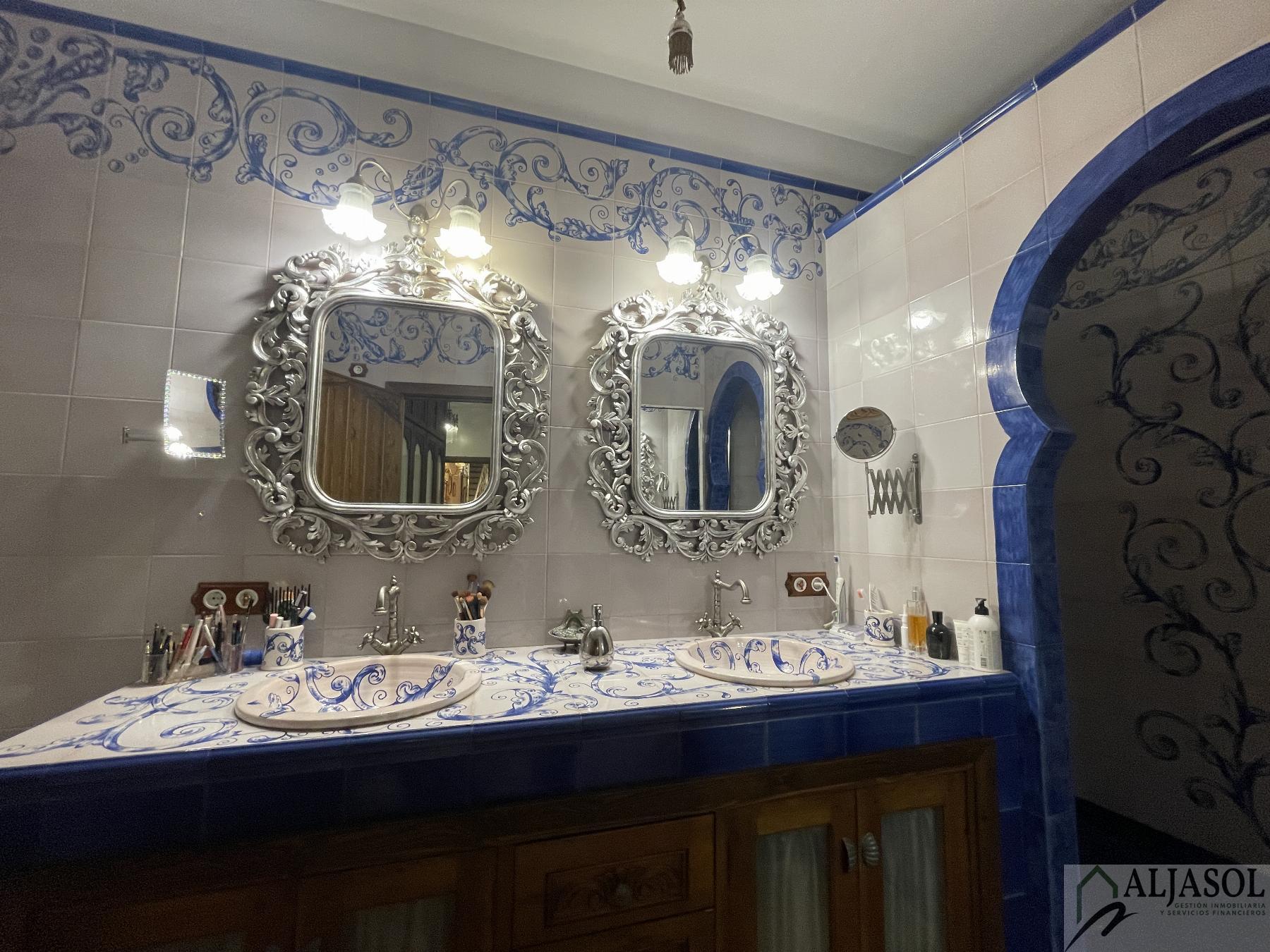For sale of house in Coria del Río