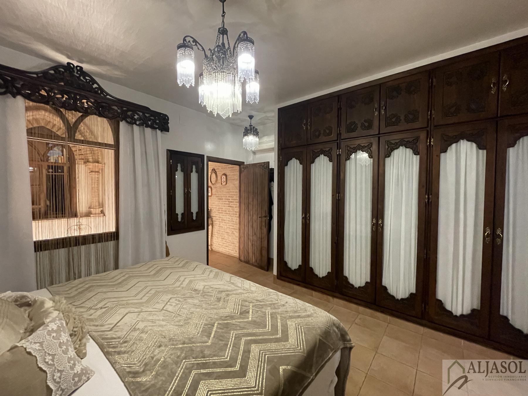 For sale of house in Coria del Río