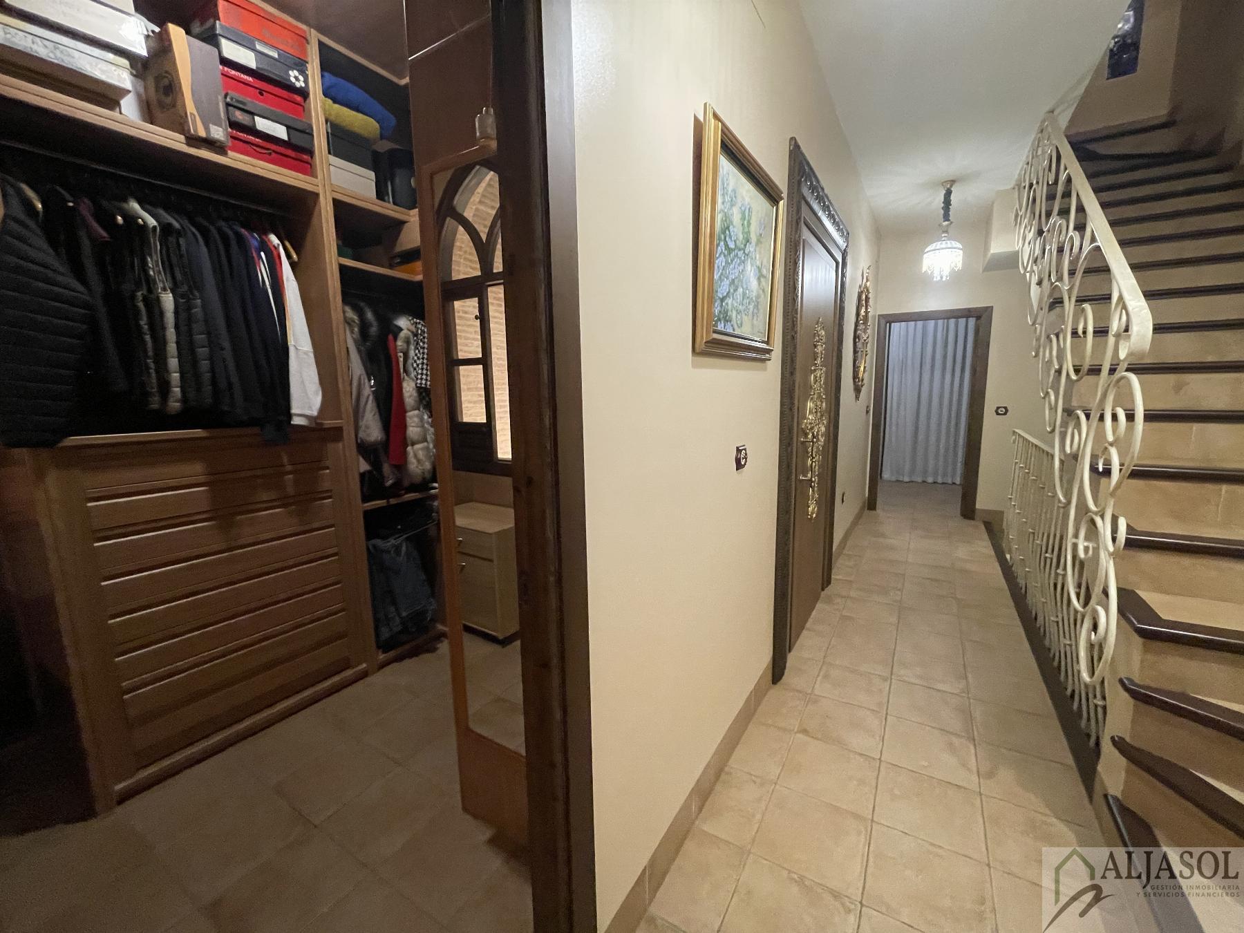 For sale of house in Coria del Río