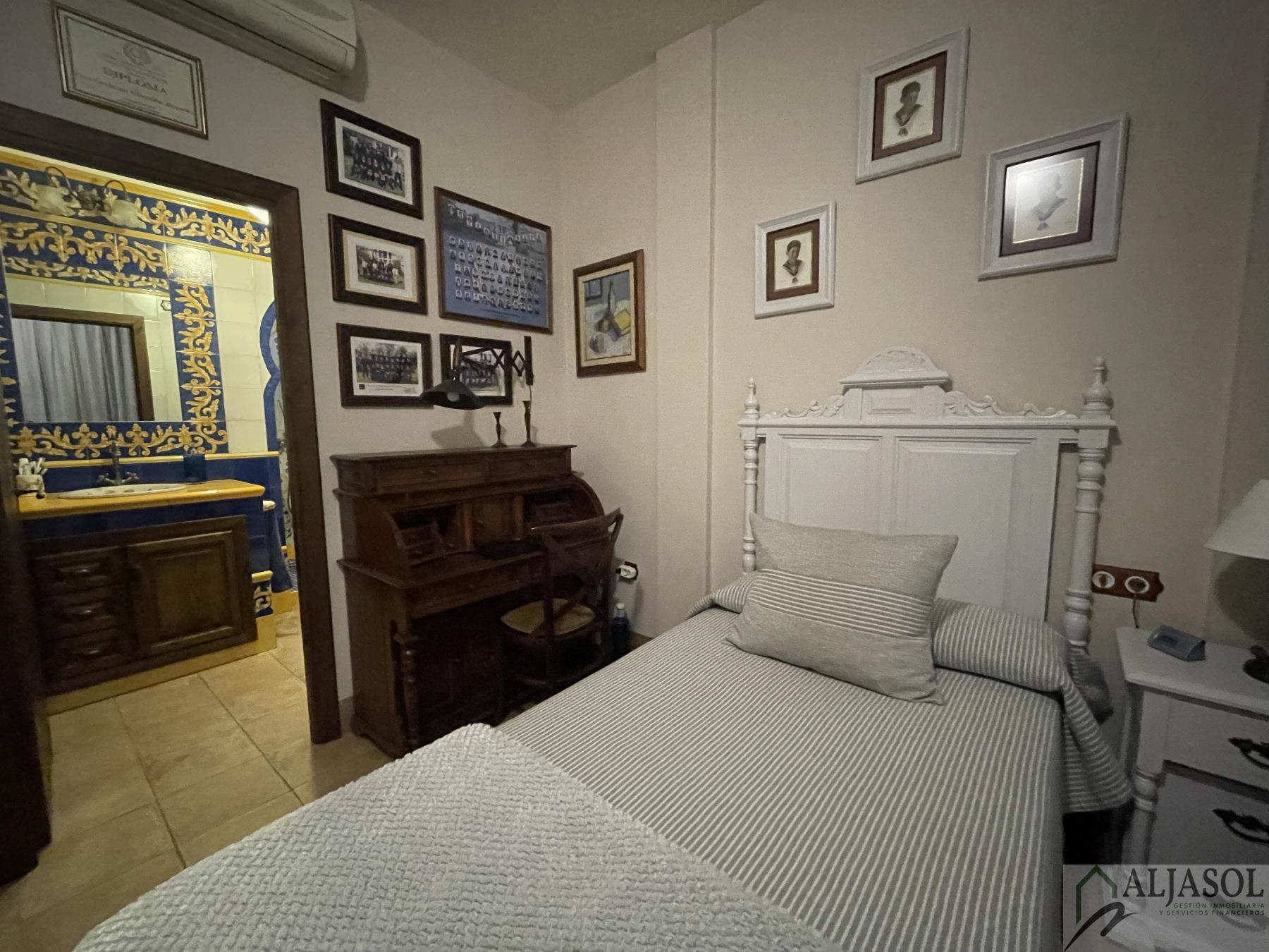 For sale of house in Coria del Río