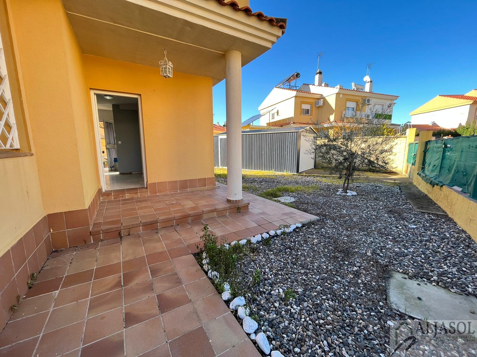 For sale of house in Salteras