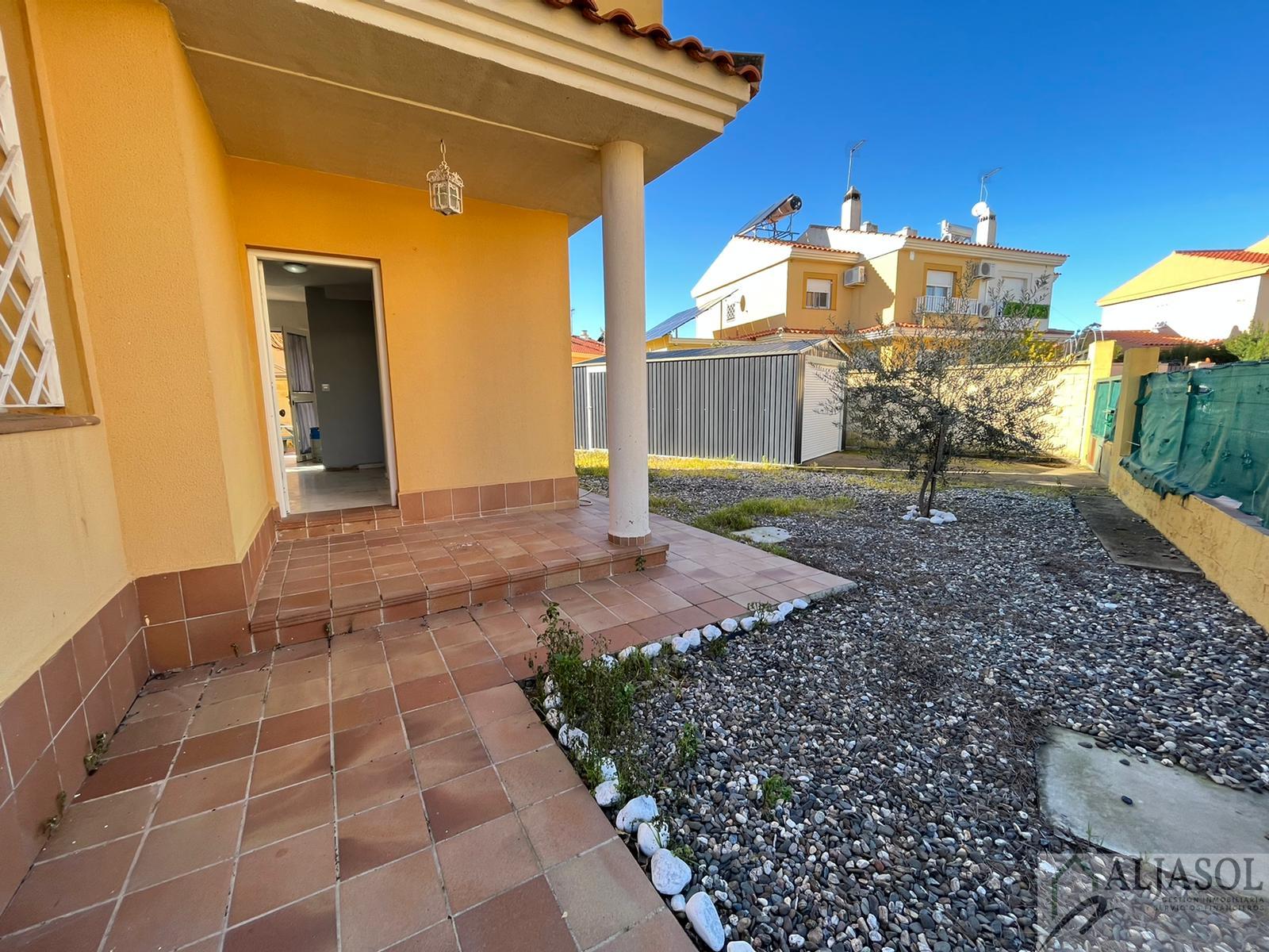 For sale of house in Salteras