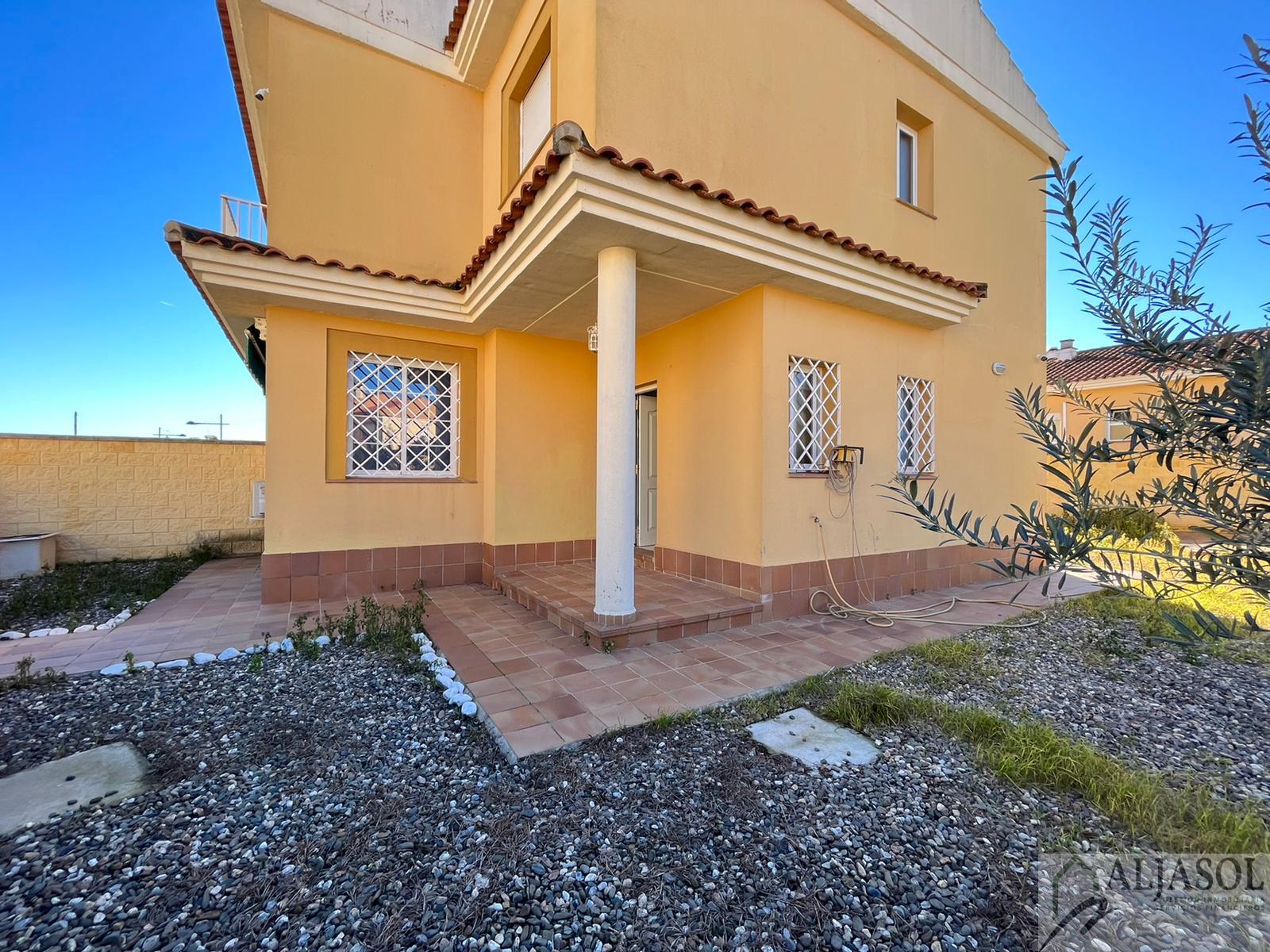 For sale of house in Salteras