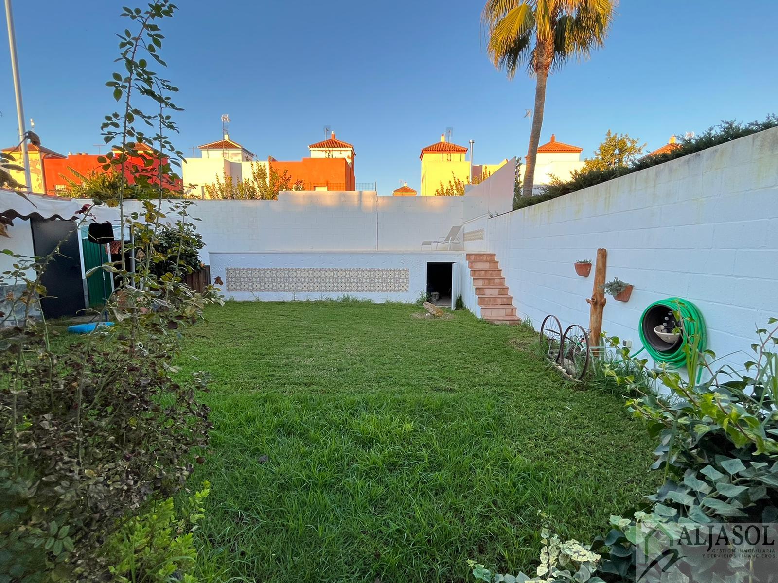 For sale of chalet in Bollullos de la Mitación