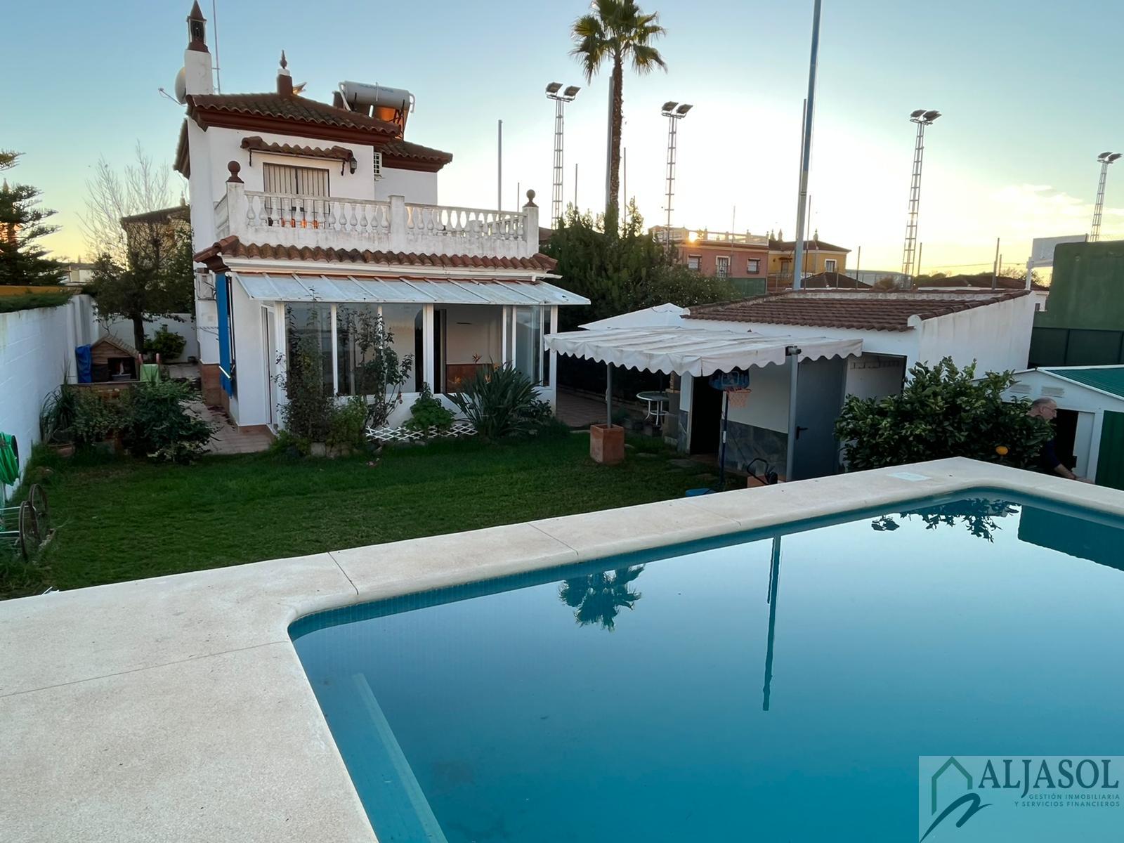 For sale of chalet in Bollullos de la Mitación