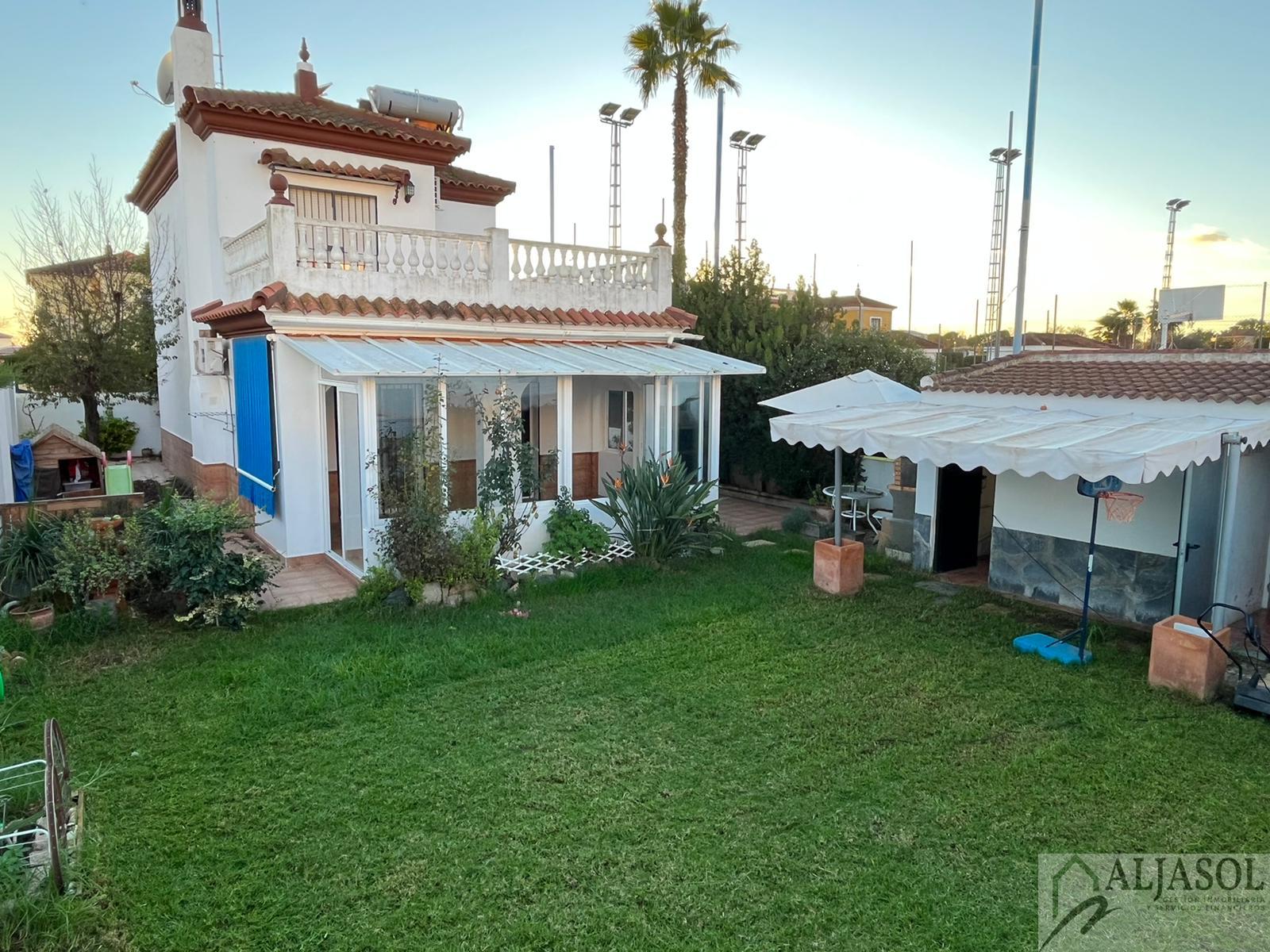 For sale of chalet in Bollullos de la Mitación