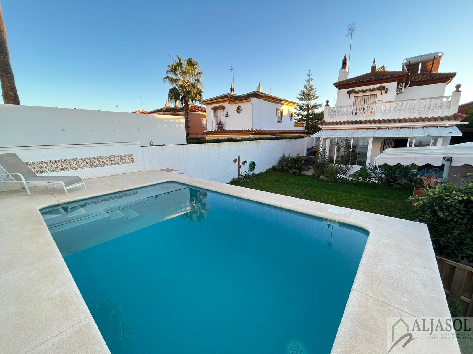 For sale of chalet in Bollullos de la Mitación