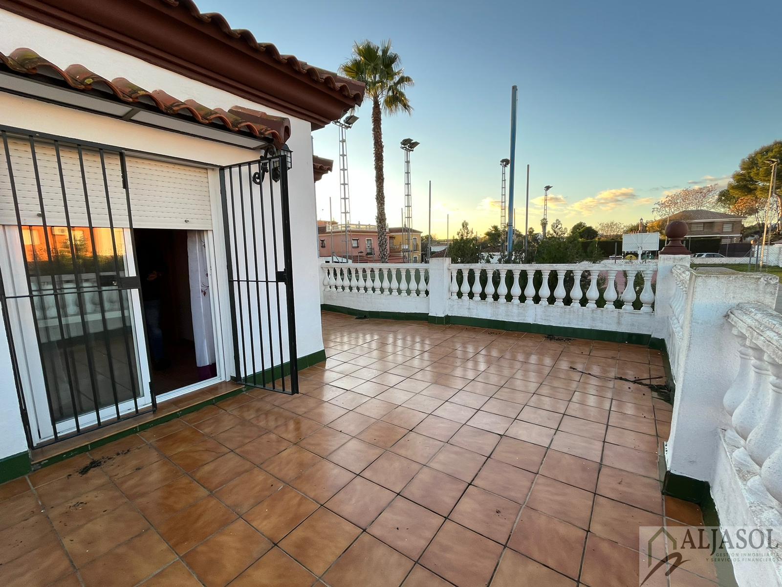 For sale of chalet in Bollullos de la Mitación