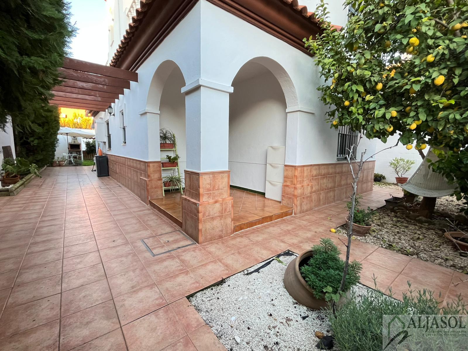 For sale of chalet in Bollullos de la Mitación