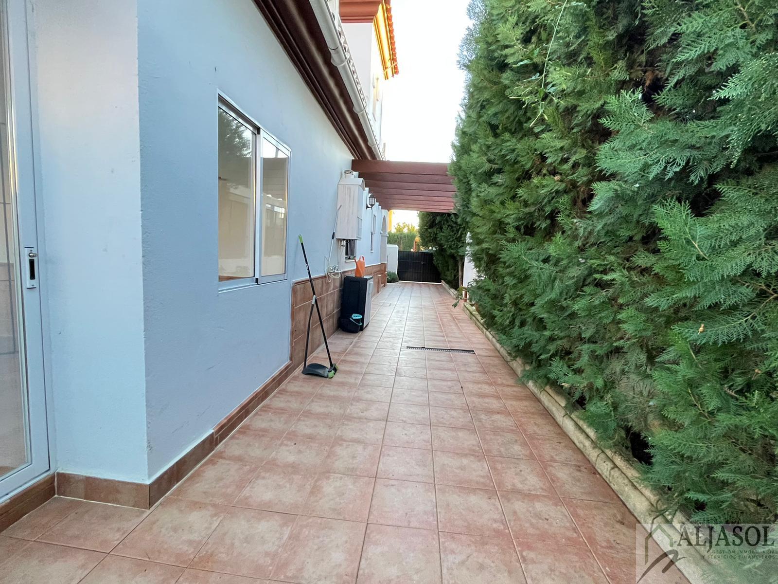 For sale of chalet in Bollullos de la Mitación