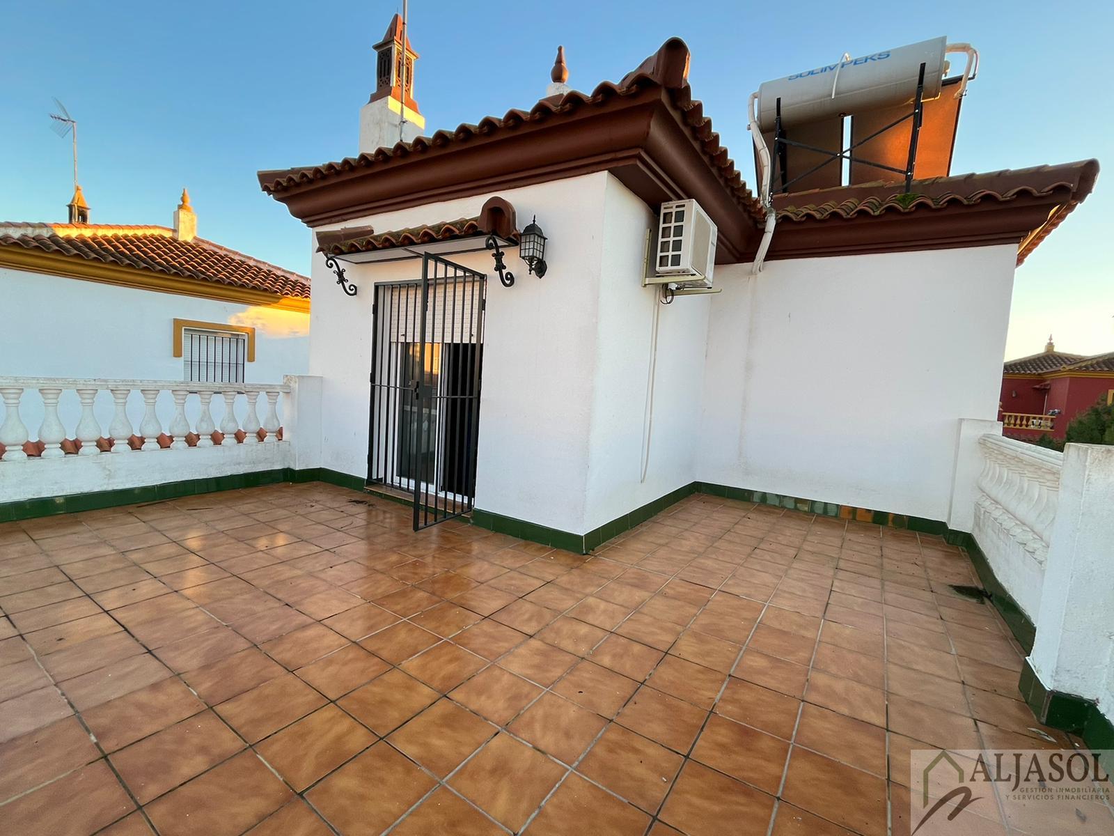 For sale of chalet in Bollullos de la Mitación