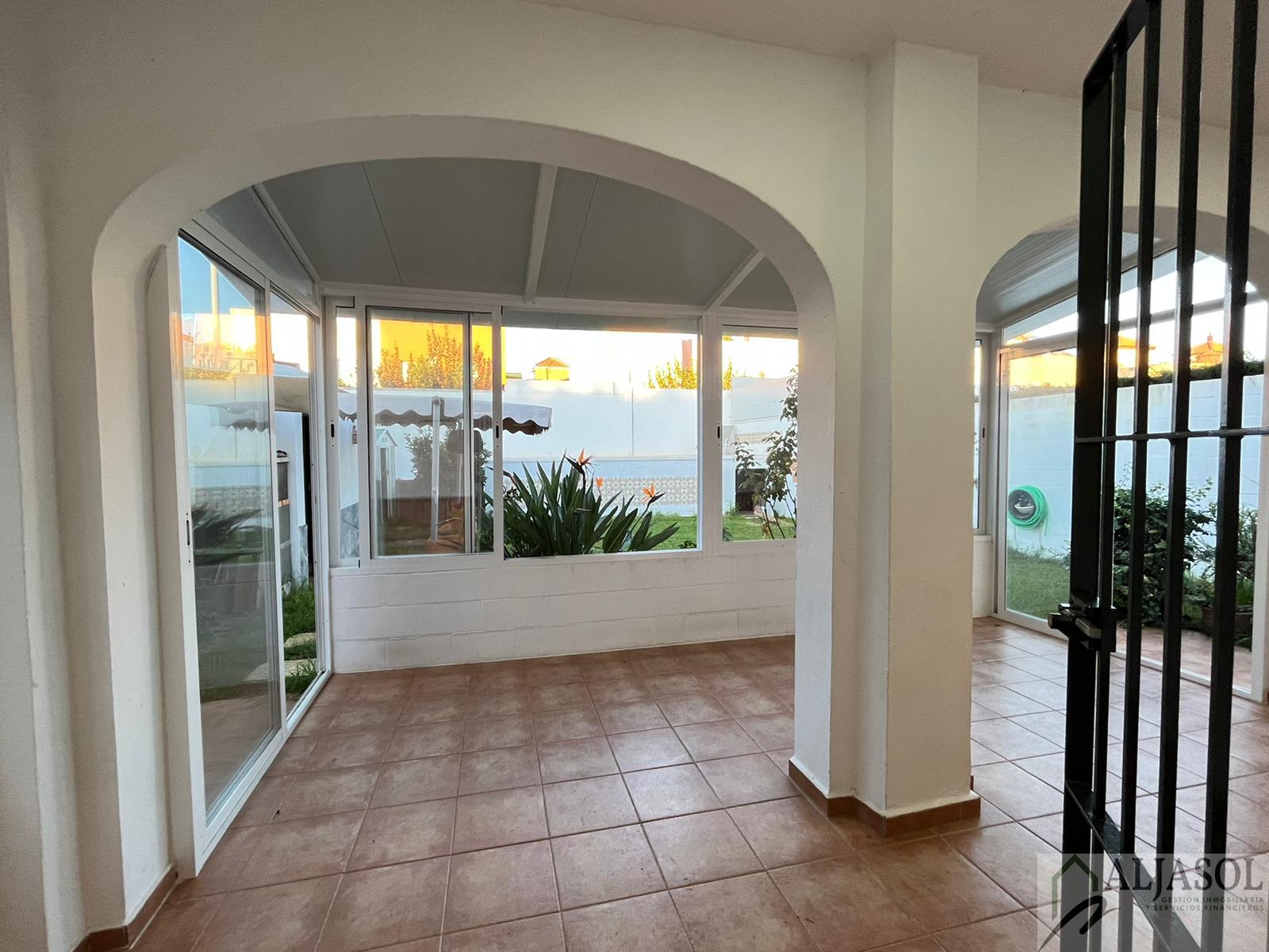 For sale of chalet in Bollullos de la Mitación