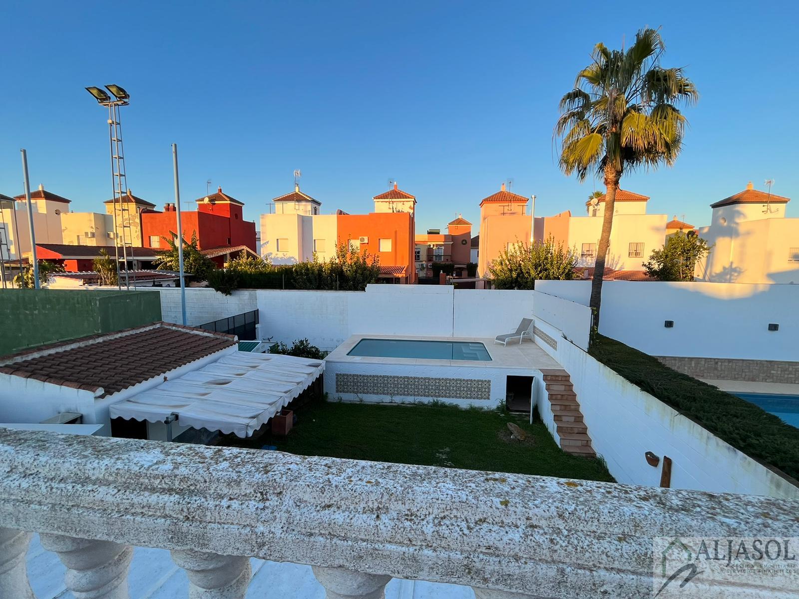 For sale of chalet in Bollullos de la Mitación