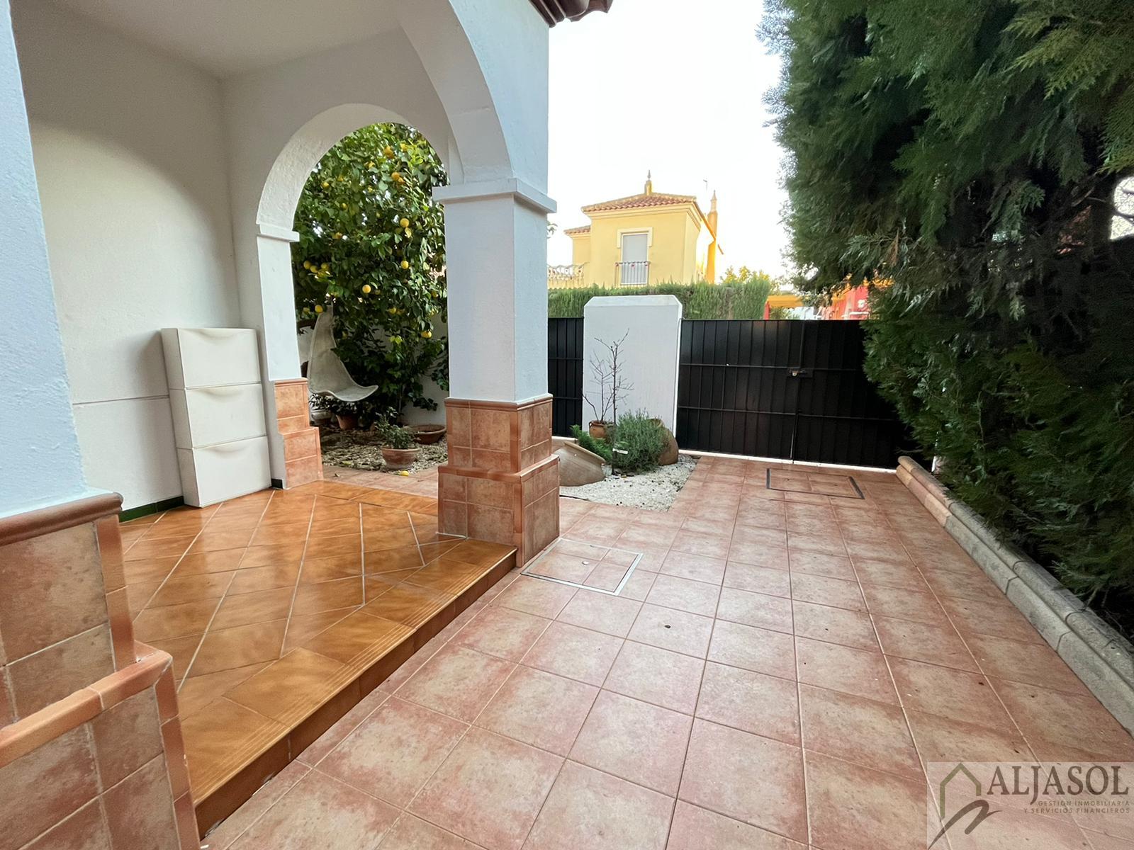 For sale of chalet in Bollullos de la Mitación
