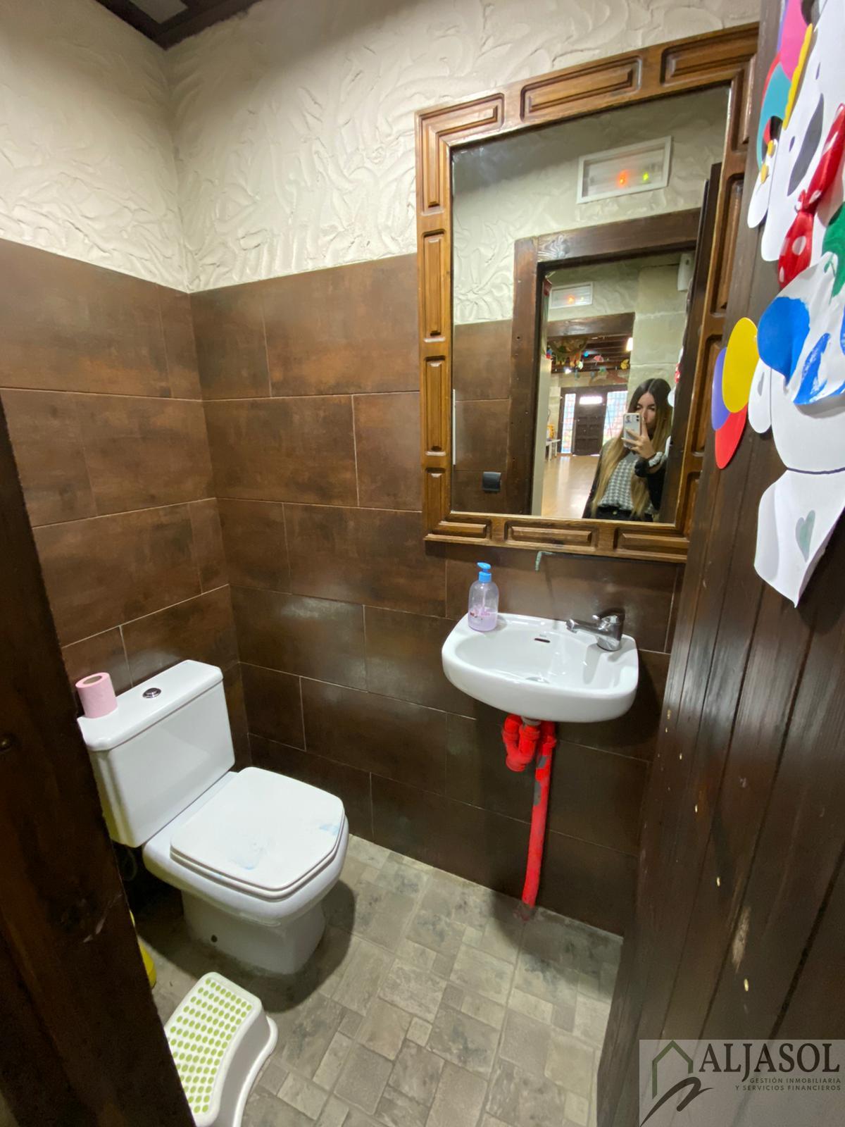 For sale of commercial in Dos Hermanas