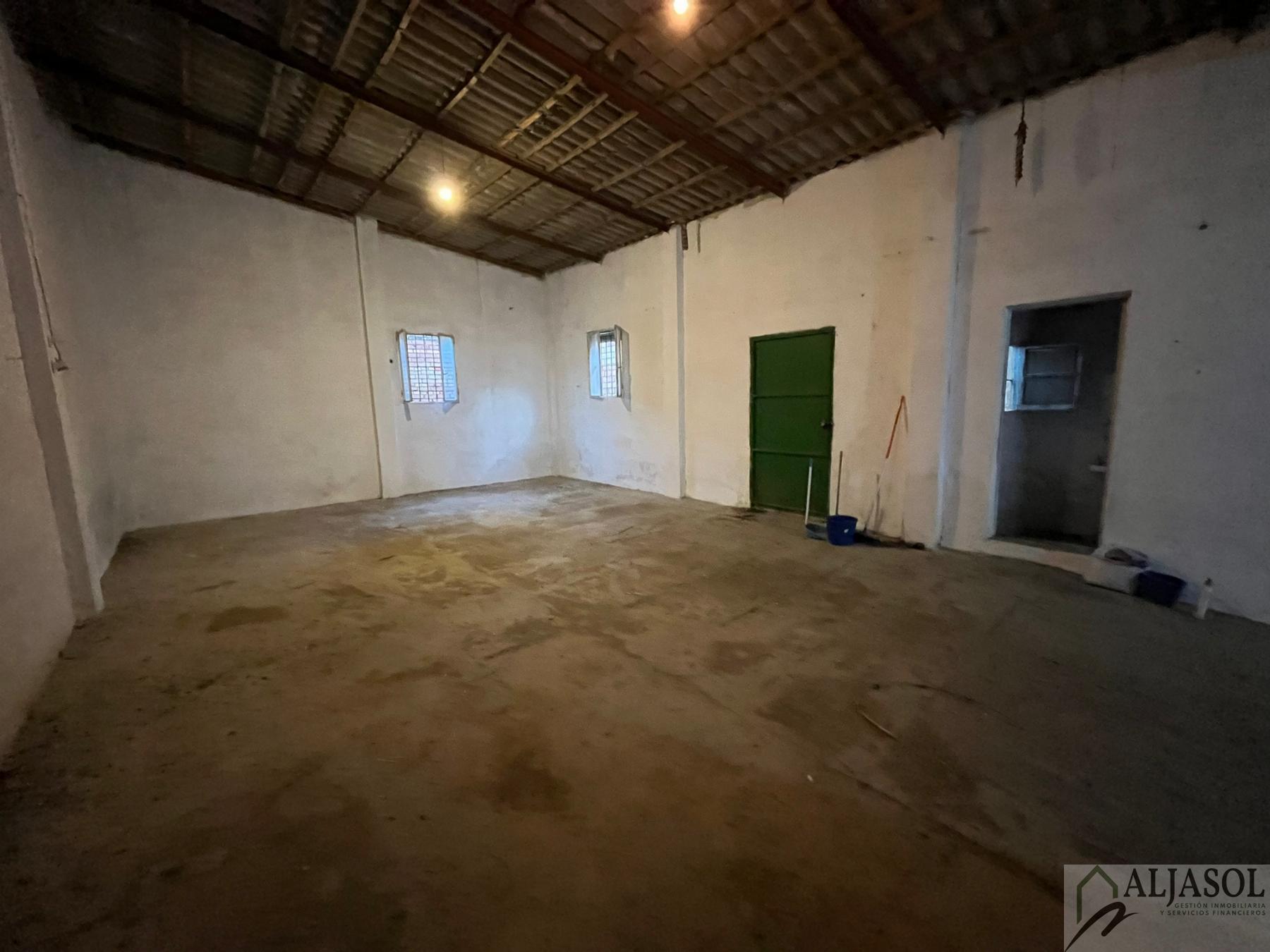 Venta de nave industrial en Villanueva del Ariscal