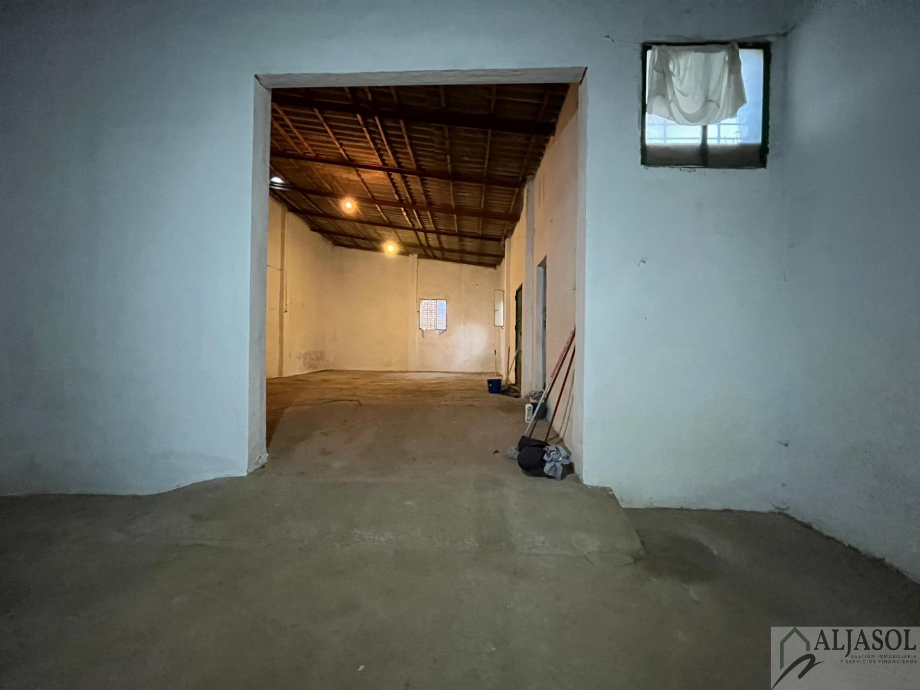 Venta de nave industrial en Villanueva del Ariscal