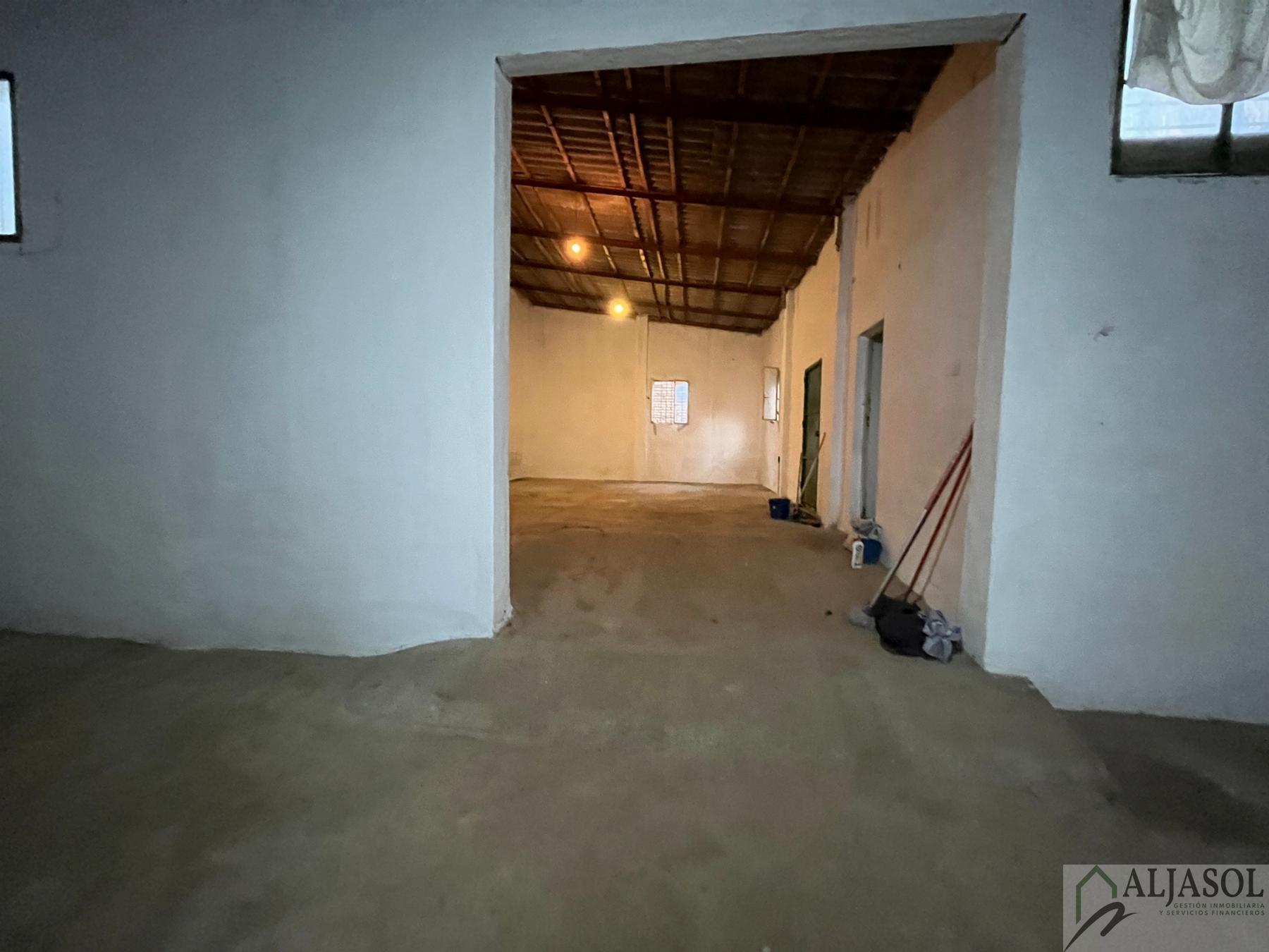 Venta de nave industrial en Villanueva del Ariscal