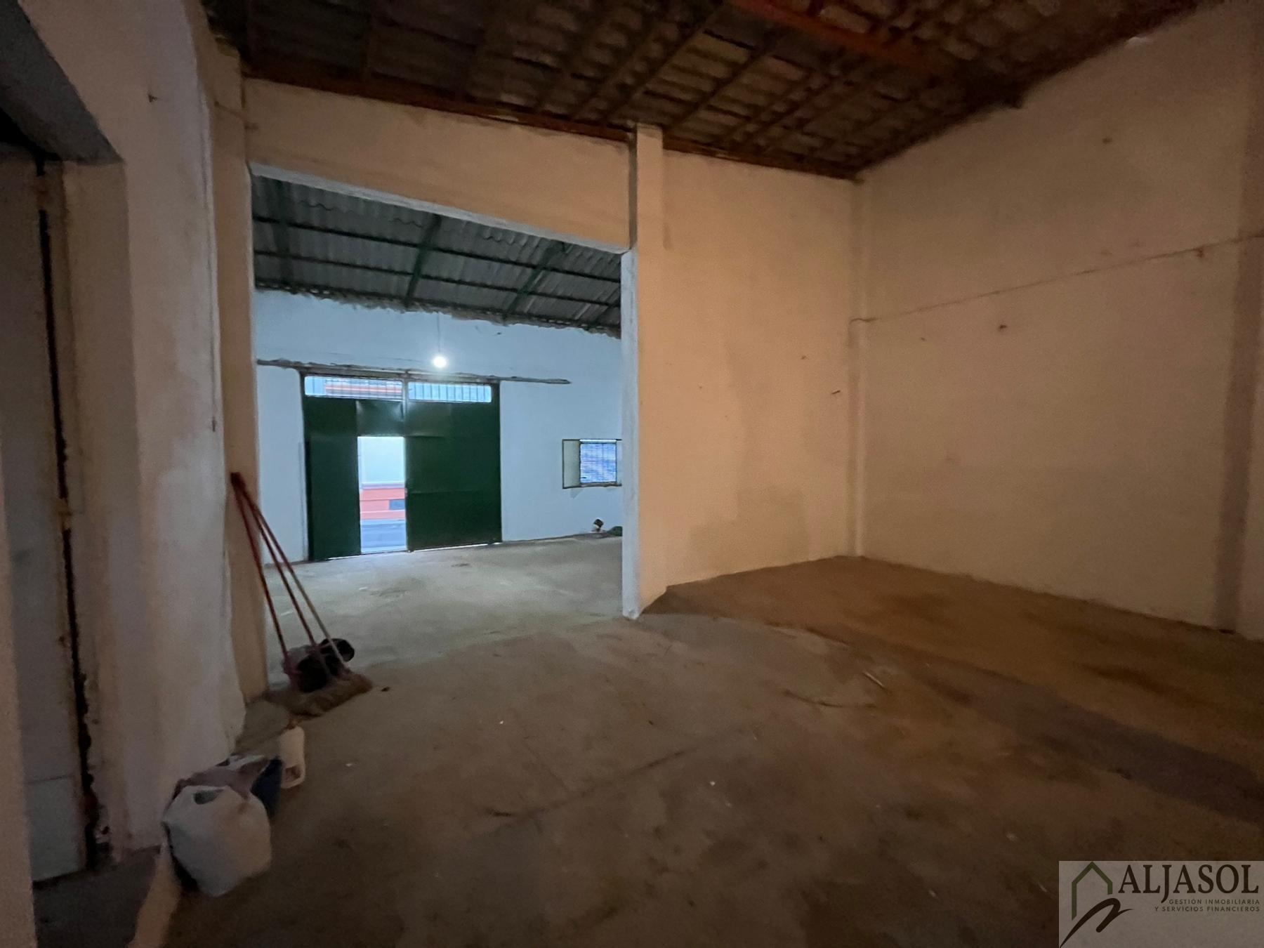 Venta de nave industrial en Villanueva del Ariscal